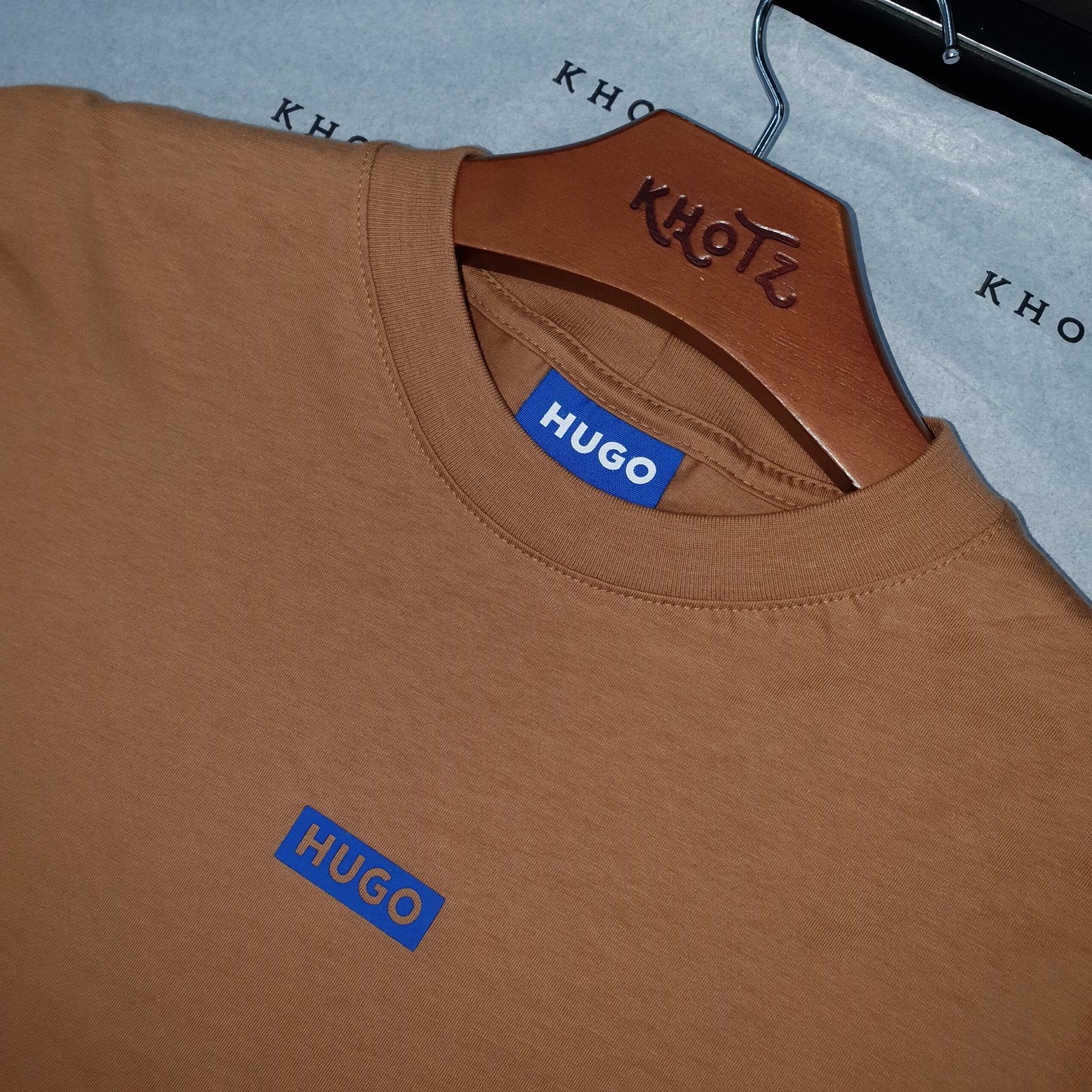 Camiseta Básica Hugo Boss Masculina Marrom Logo Azul