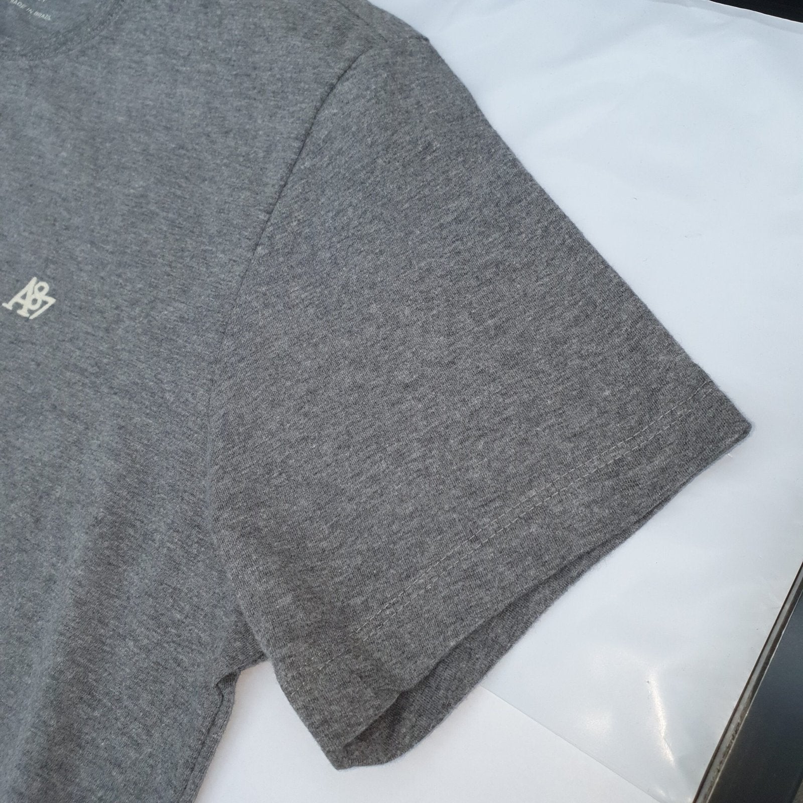 Camiseta Básica Aeropostale Masculina Cinza Mescla Logo Clássico