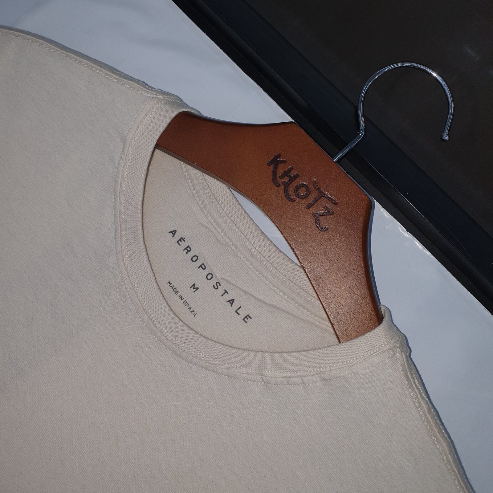 Camiseta Básica Aeropostale Masculina Creme Logo Vermelho