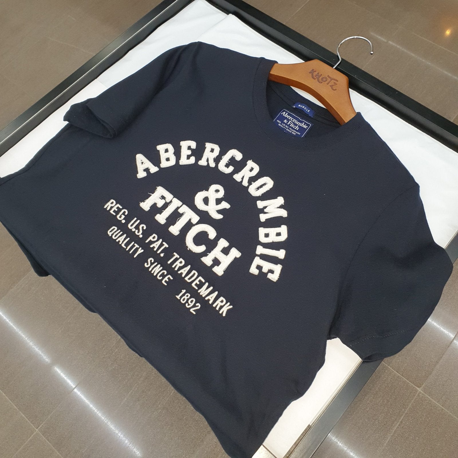 Camiseta Abercrombie Masculina Petróleo Estampa Letreiro