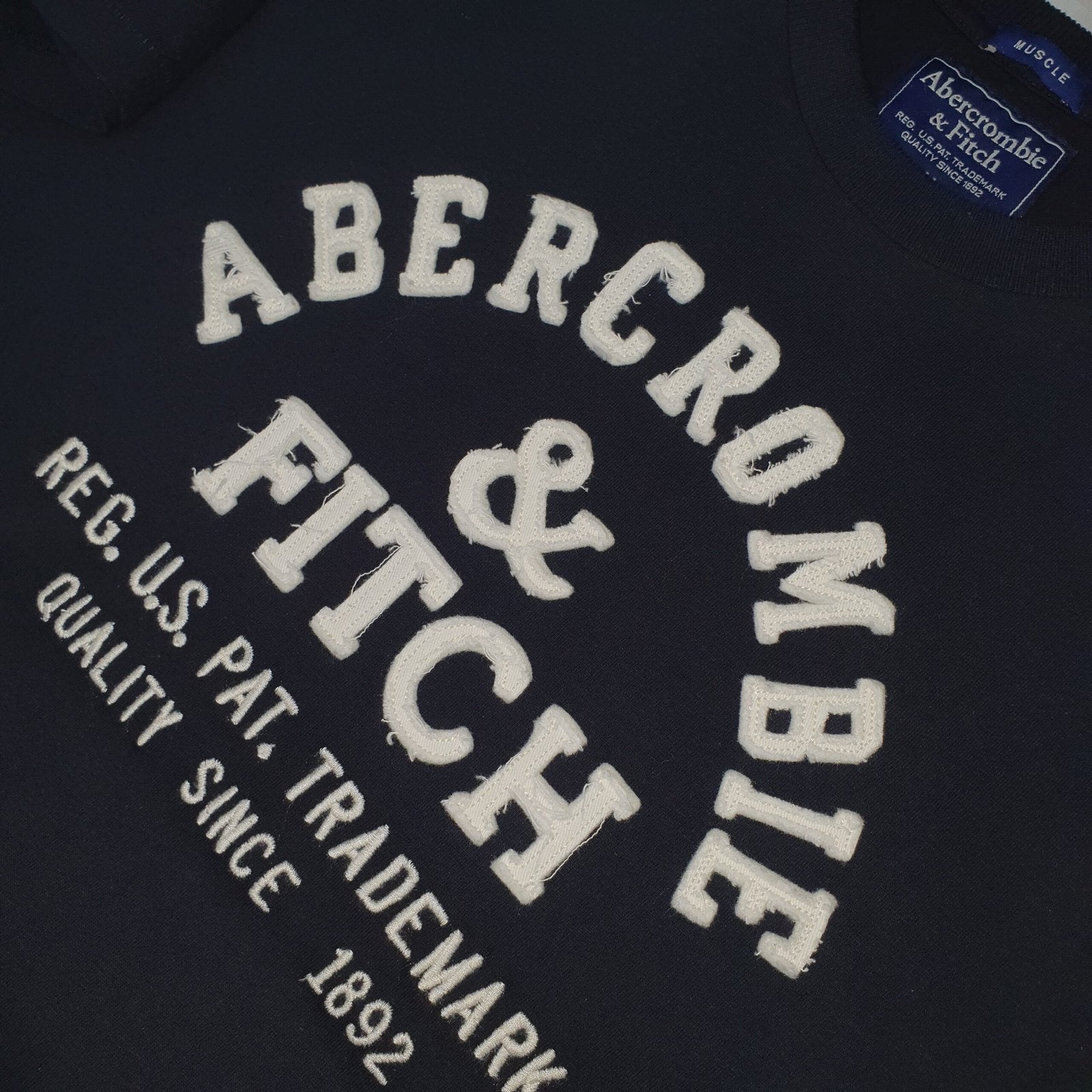 Camiseta Abercrombie Masculina Petróleo Estampa Letreiro