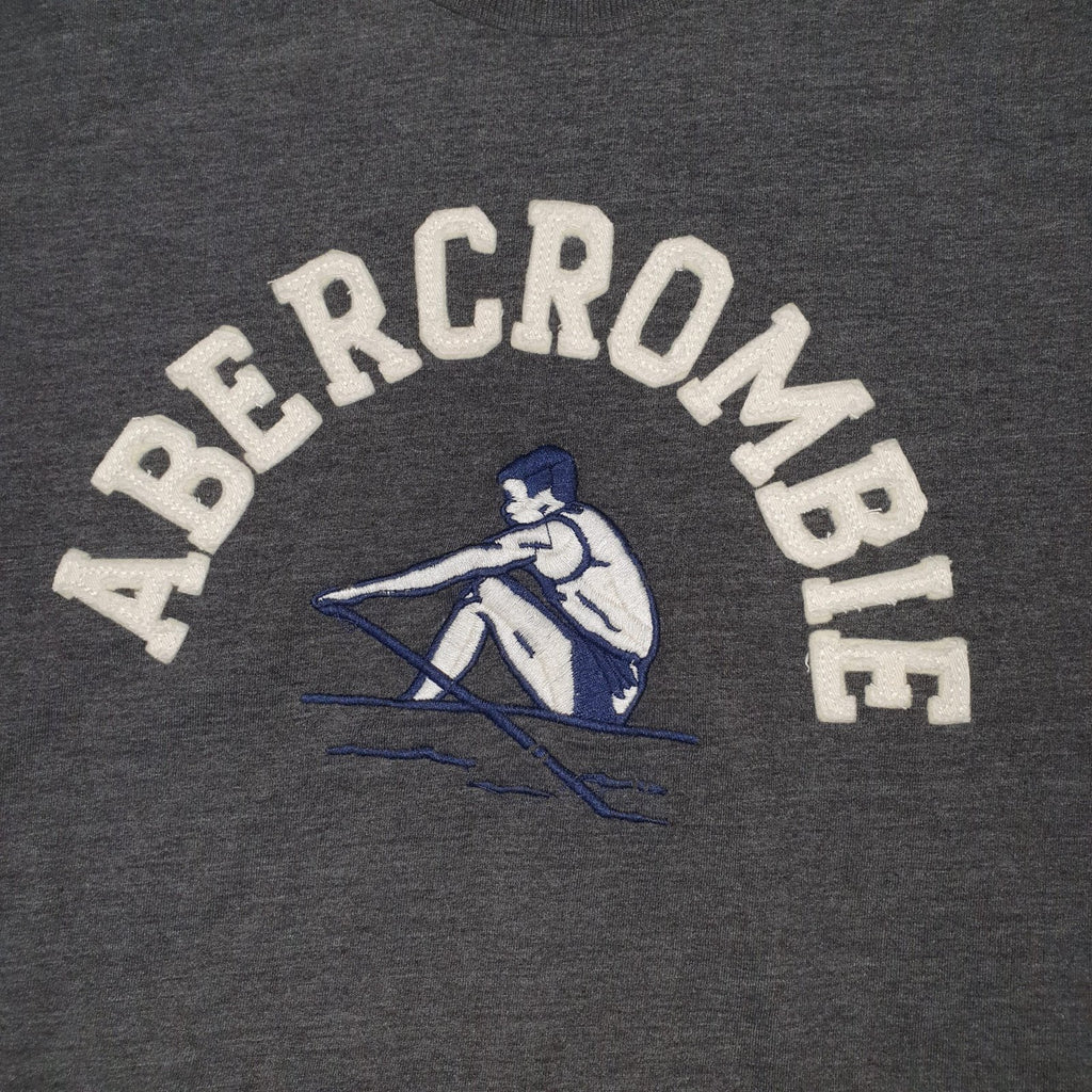Camiseta Abercrombie Masculina Chumbo Estampa Esportista