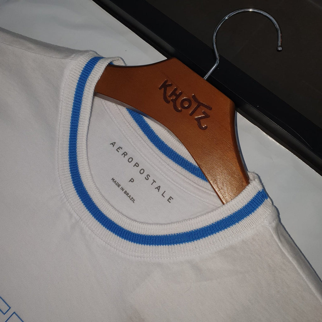 Camiseta Aeropostale Masculina Branca Detalhe na Gola Estampa Clássica