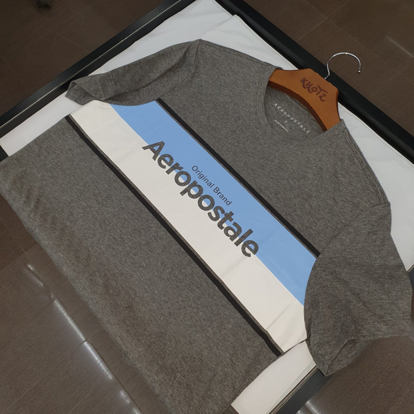 Camiseta Aeropostale Masculina Chumbo Estampa Centralizada Azul e Branco