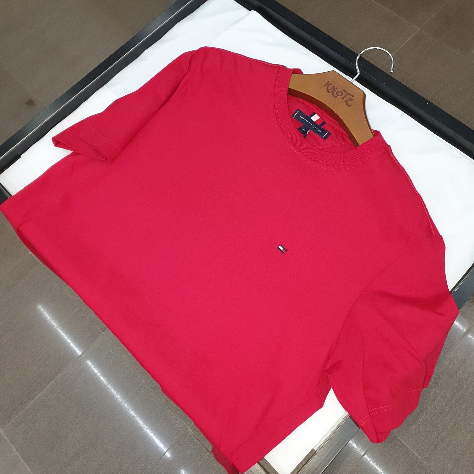 Camiseta Básica Tommy Hilfiger Masculina Vermelha Clássica