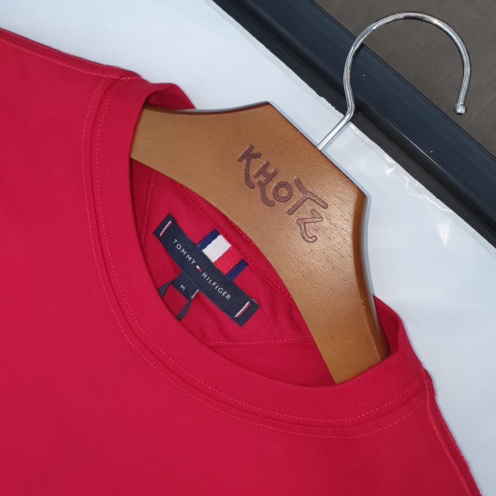 Camiseta Básica Tommy Hilfiger Masculina Vermelha Clássica