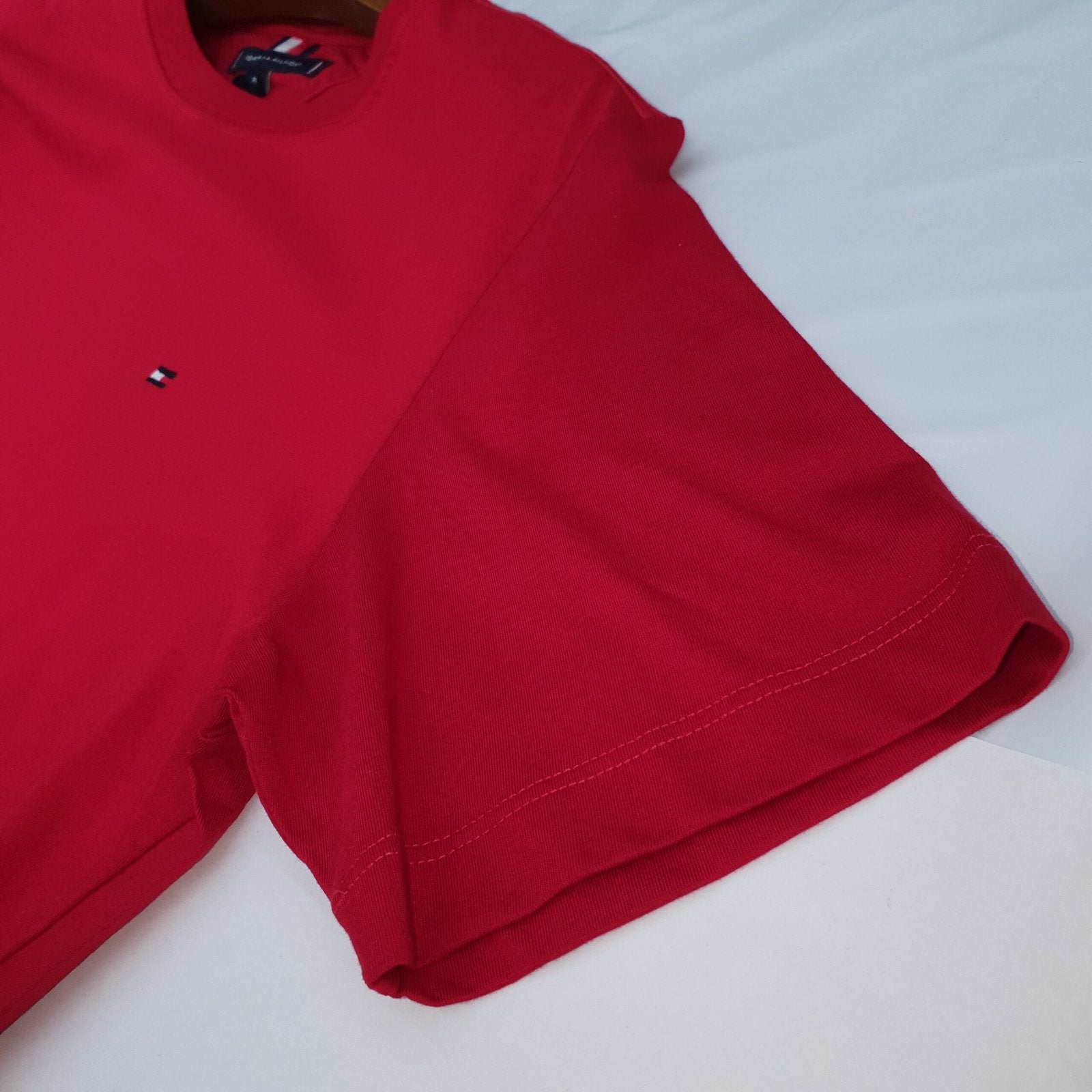 Camiseta Básica Tommy Hilfiger Masculina Vermelha Clássica