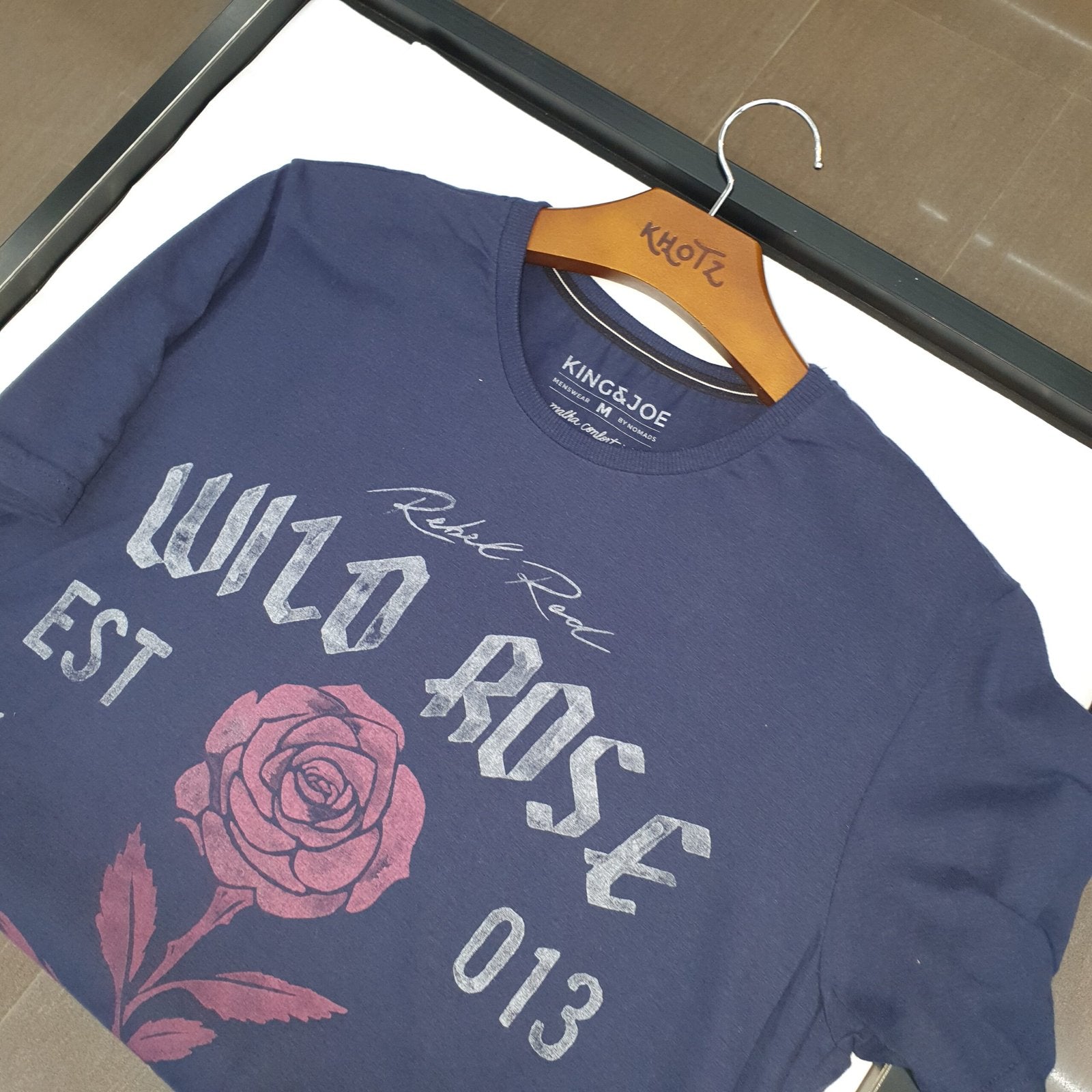 Camiseta Básica King&Joe Masculina Marinho Estampa Wild Rose