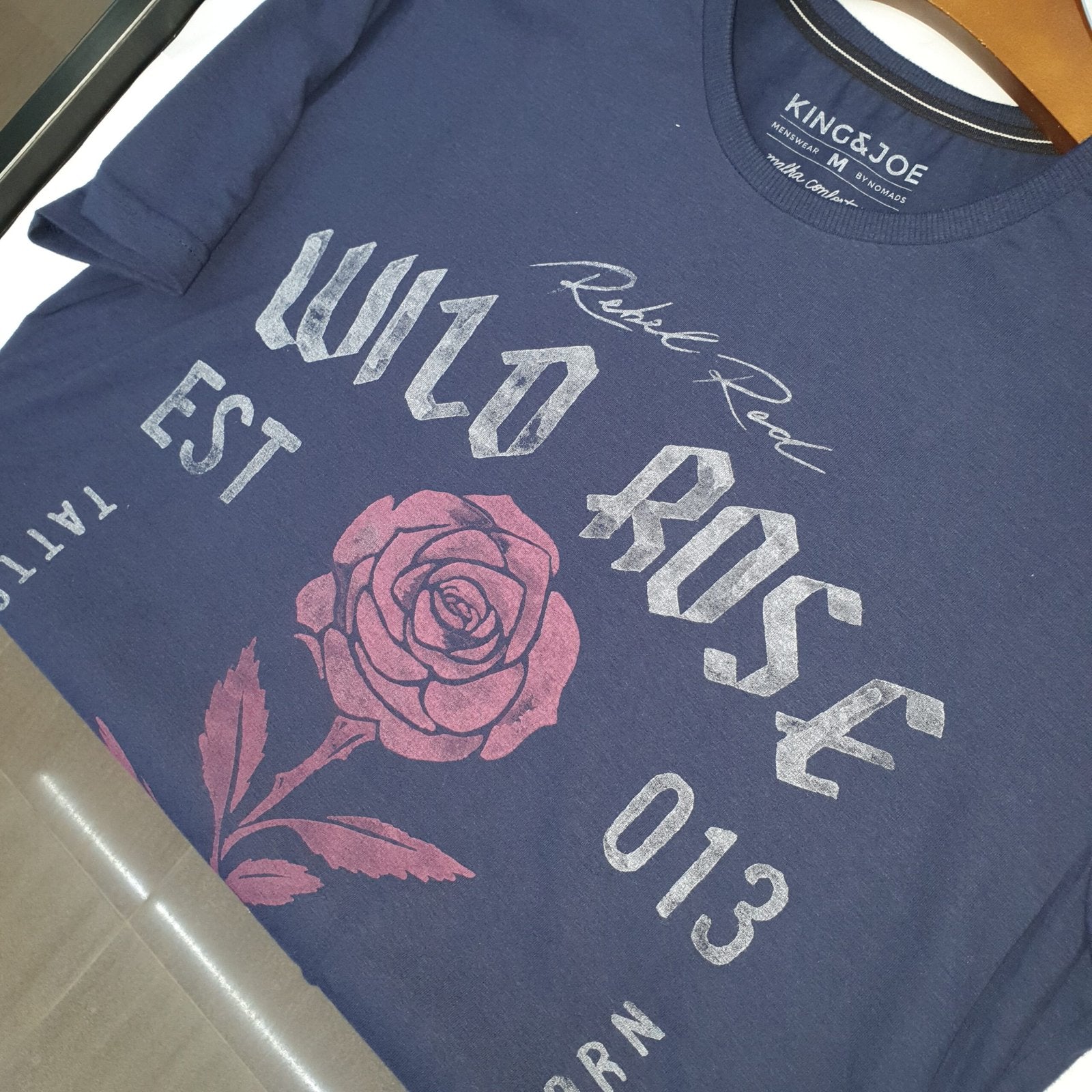 Camiseta Básica King&Joe Masculina Marinho Estampa Wild Rose