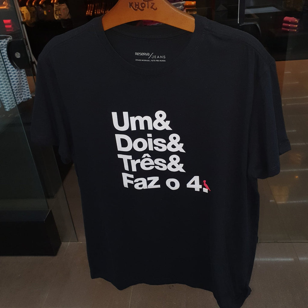 Camiseta Básica Reserva Masculina Preta Estampa Faz o 4