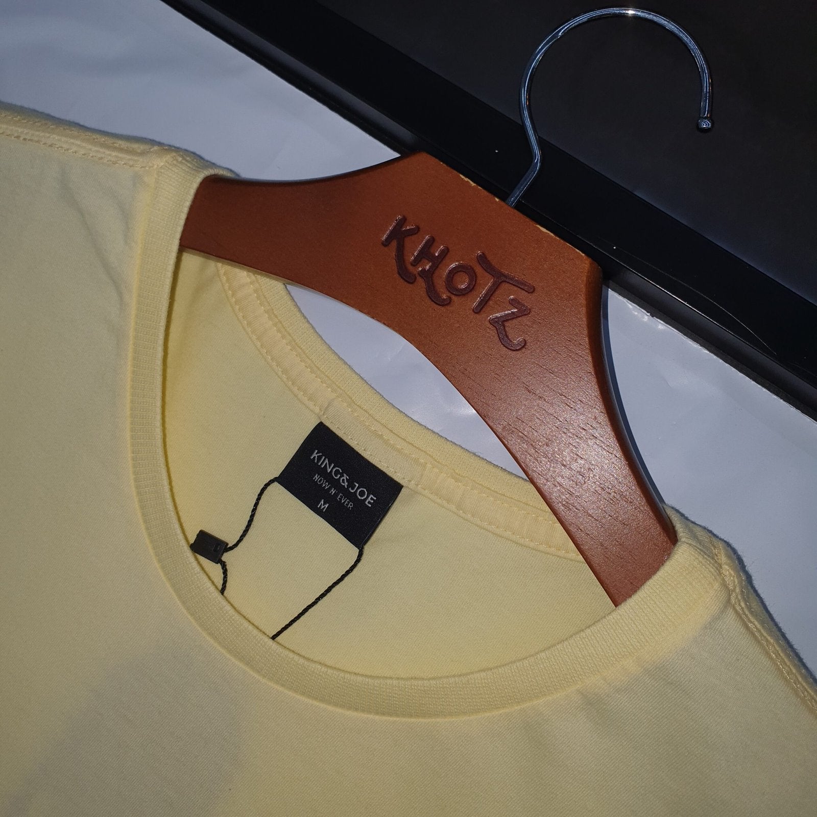 Camiseta Básica king&Joe Masculina Amarela Logo Preto