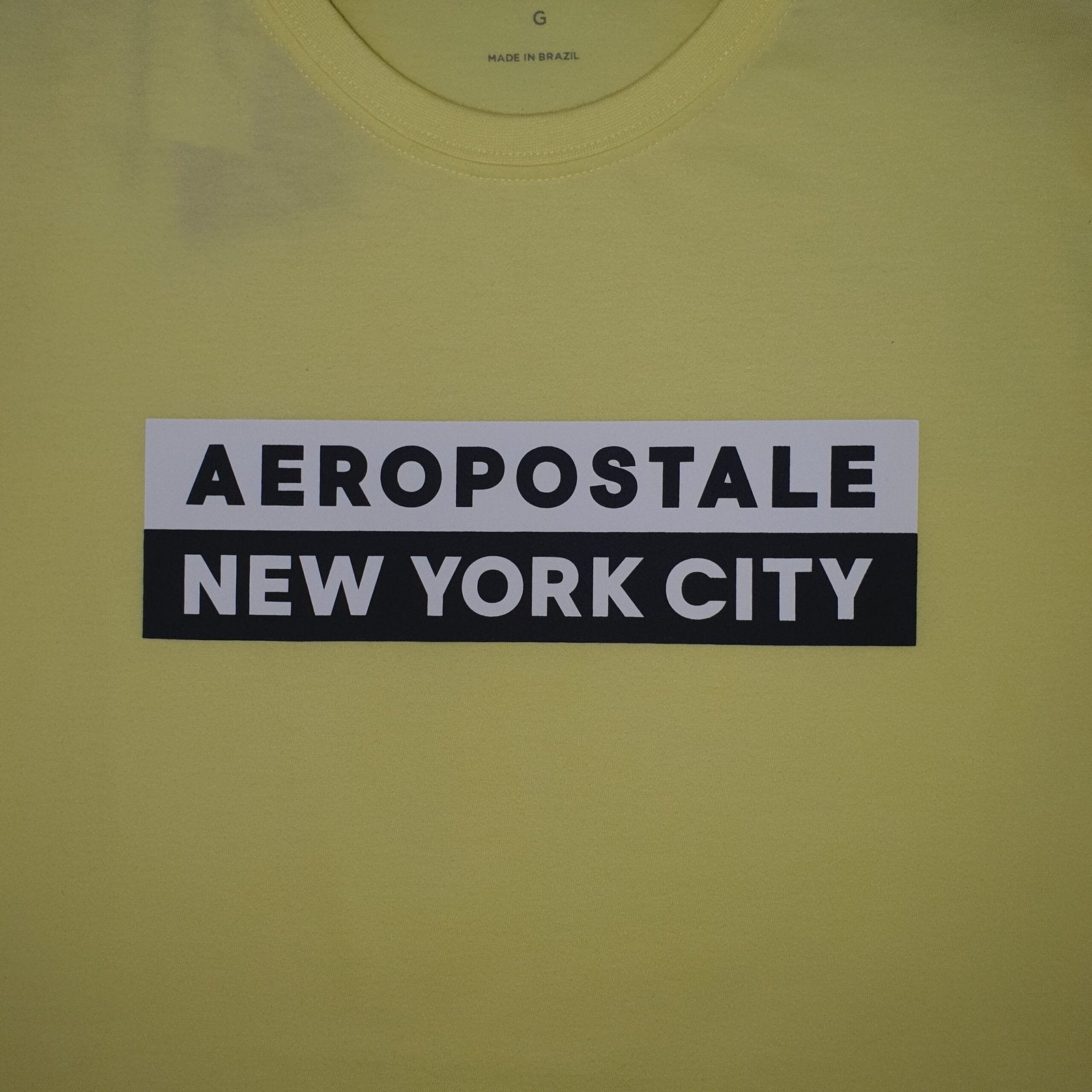 Camiseta Aeropostale Masculina Amarela Estampa Letreiro Branco e Preto