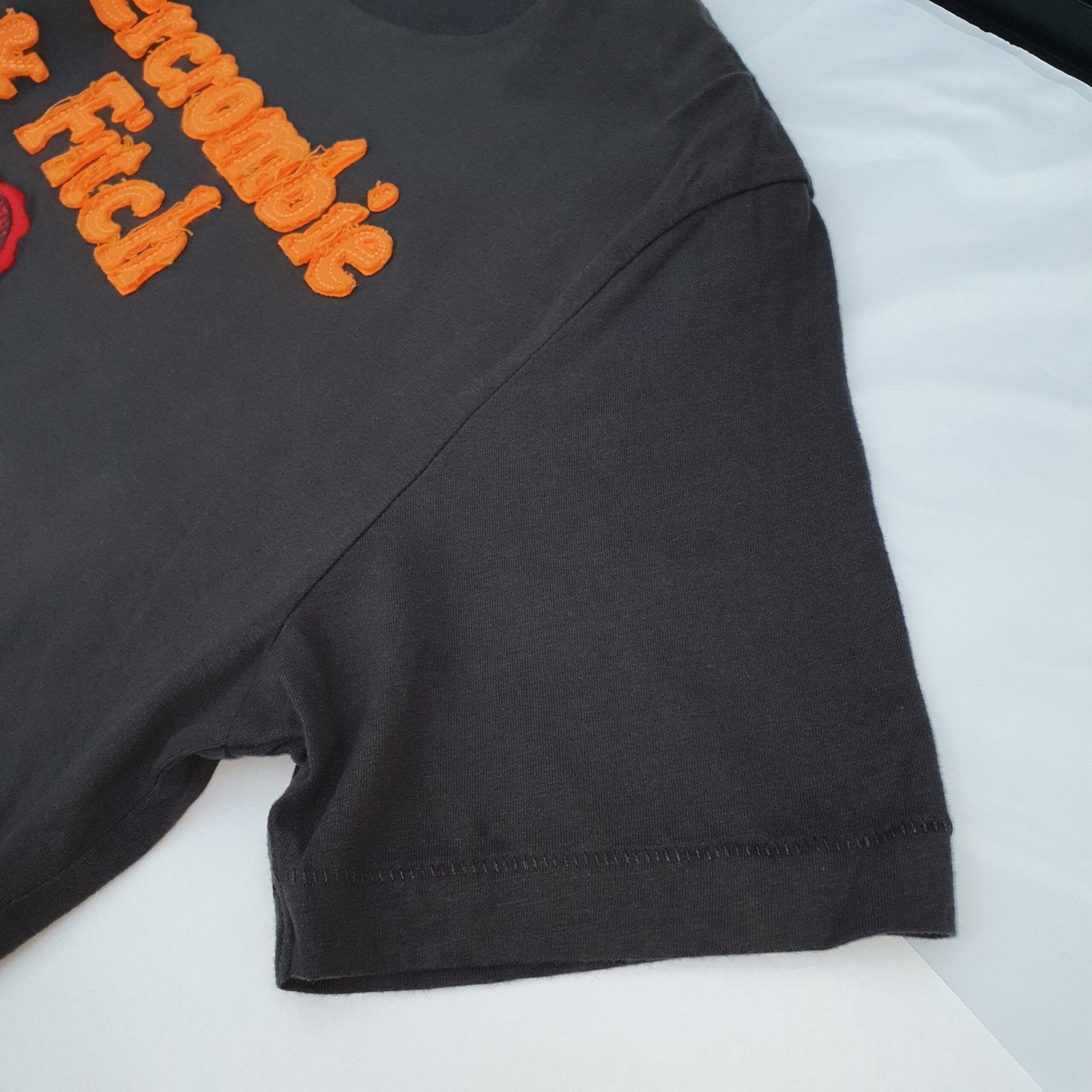 Camiseta Abercrombie Masculina Cinzenta Estampa Tocha Dourada
