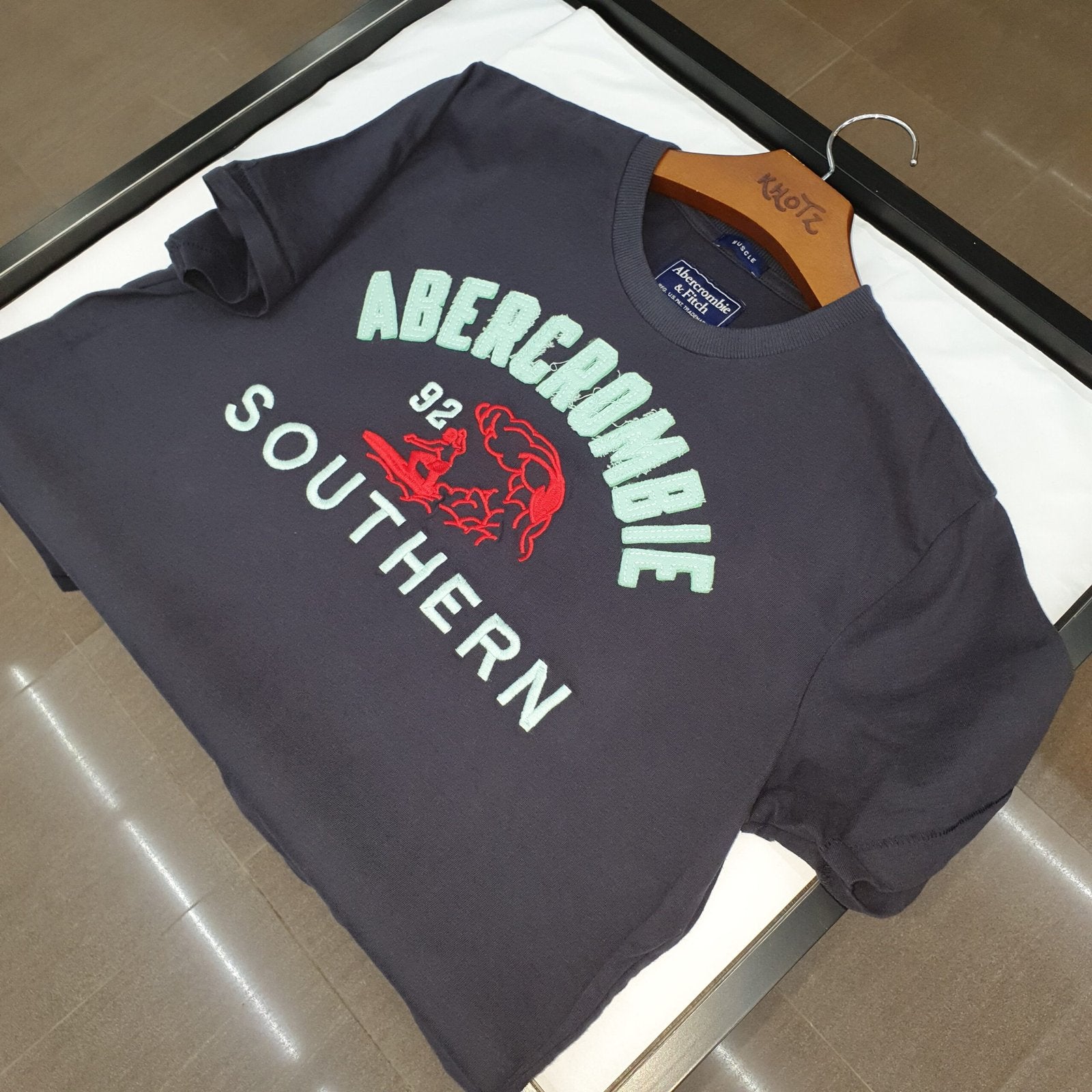 Camiseta Abercrombie Masculina Grafite Estampa Southern 92