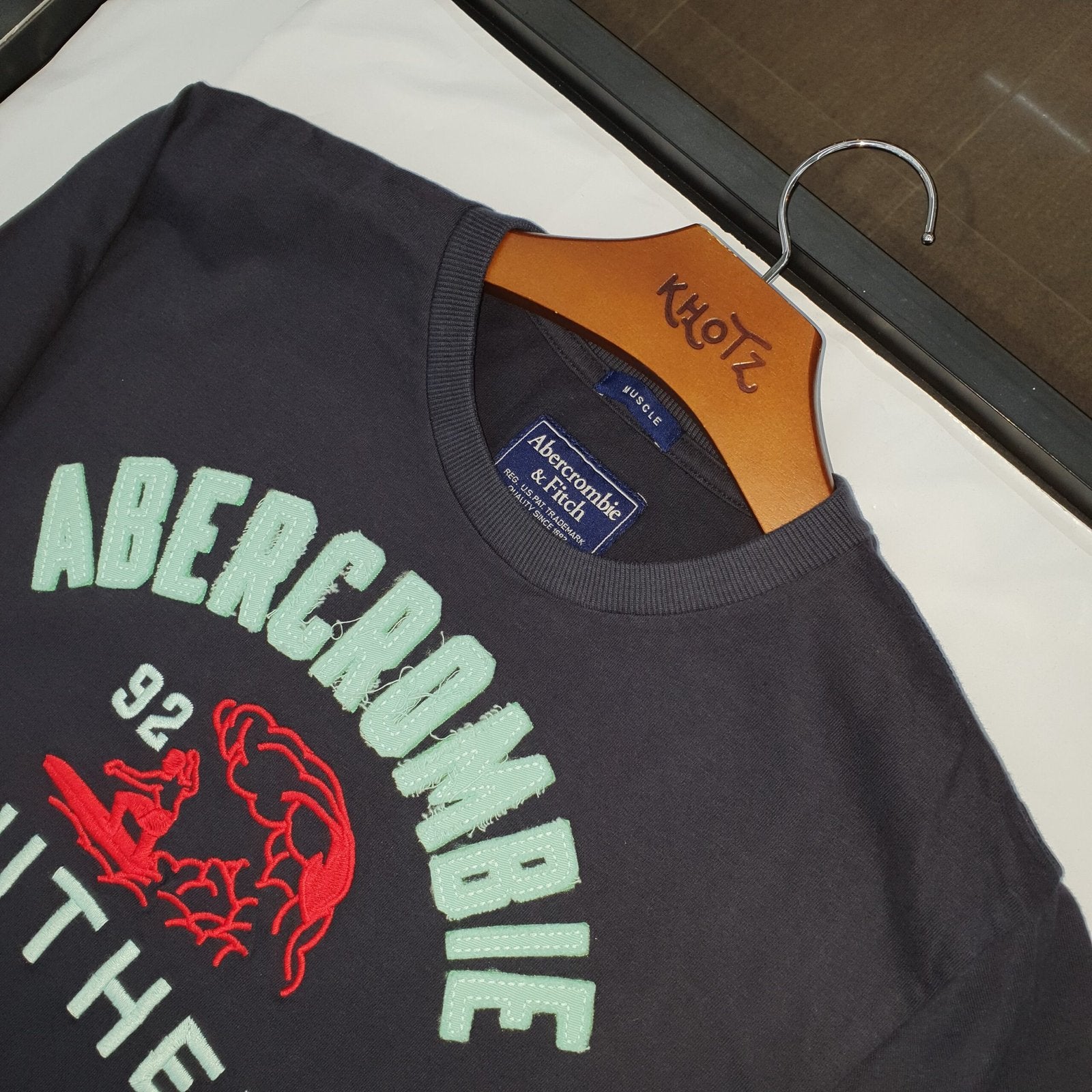 Camiseta Abercrombie Masculina Grafite Estampa Southern 92