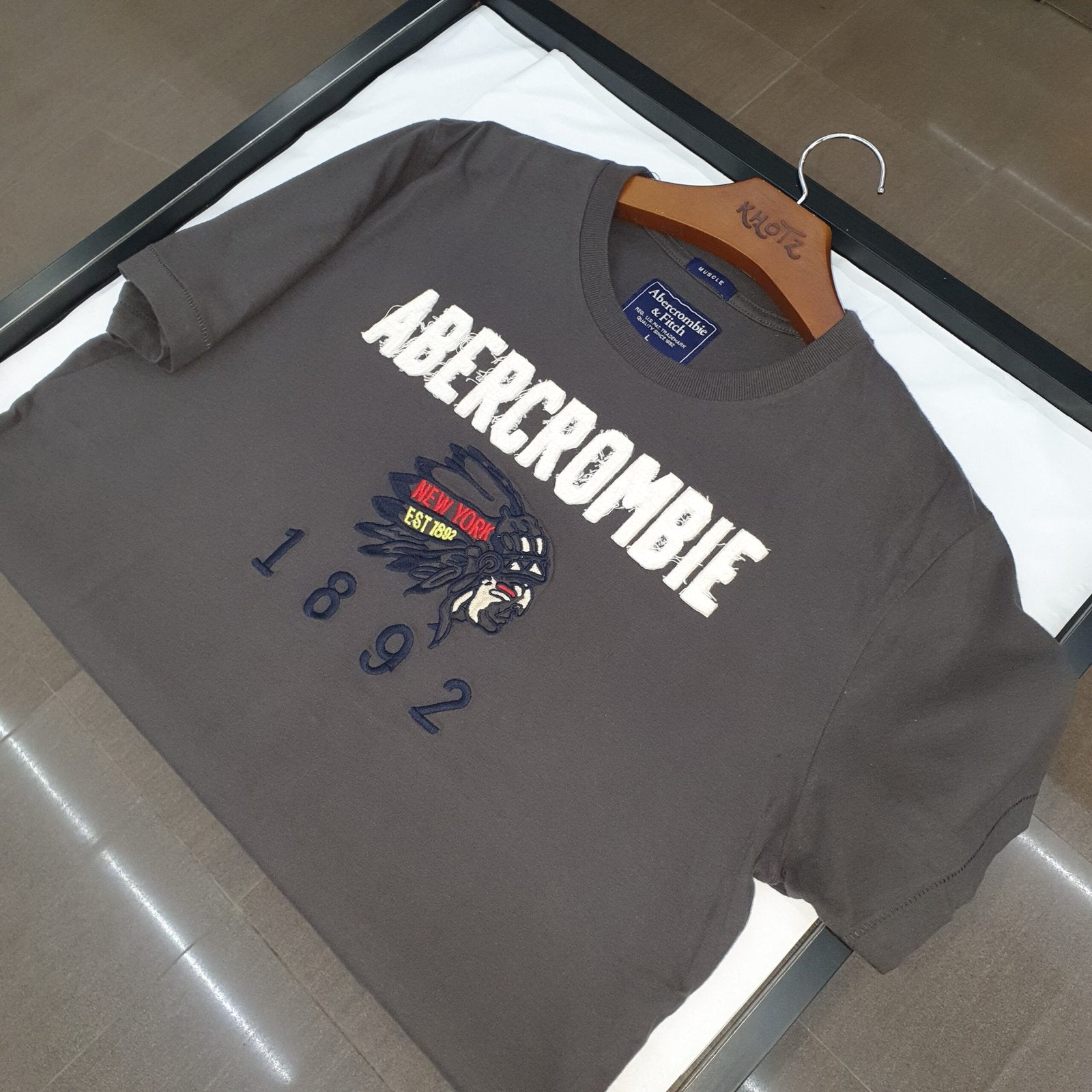 Camiseta Abercrombie Masculina Chumbo Estampa Índio 1892
