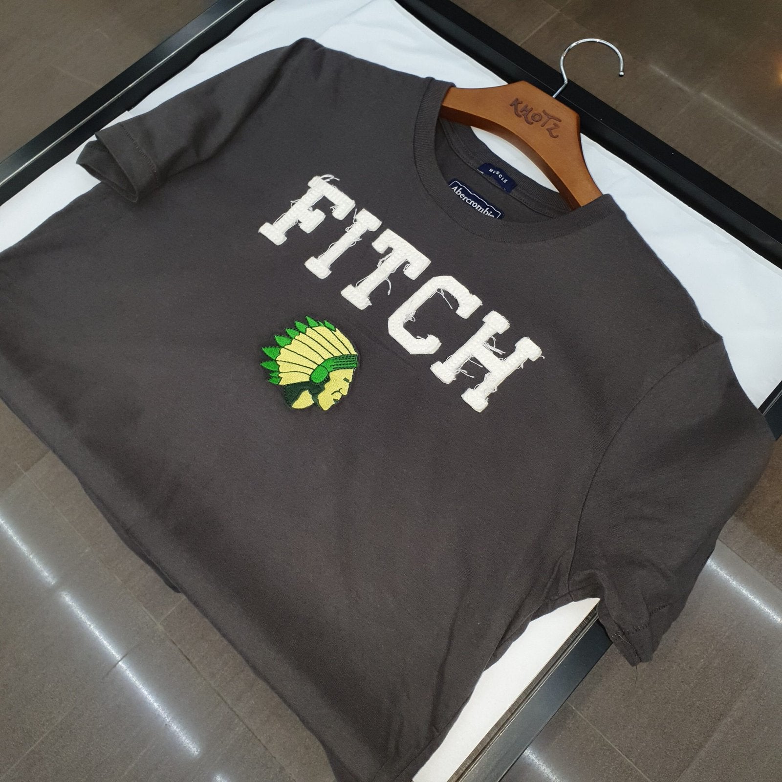 Camiseta Abercrombie Masculina Chumbo Estampa Índio