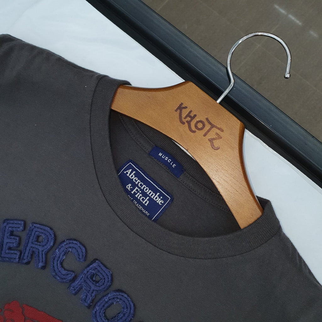 Camiseta Abercrombie Masculina Chumbo Estampa Índio Colorado