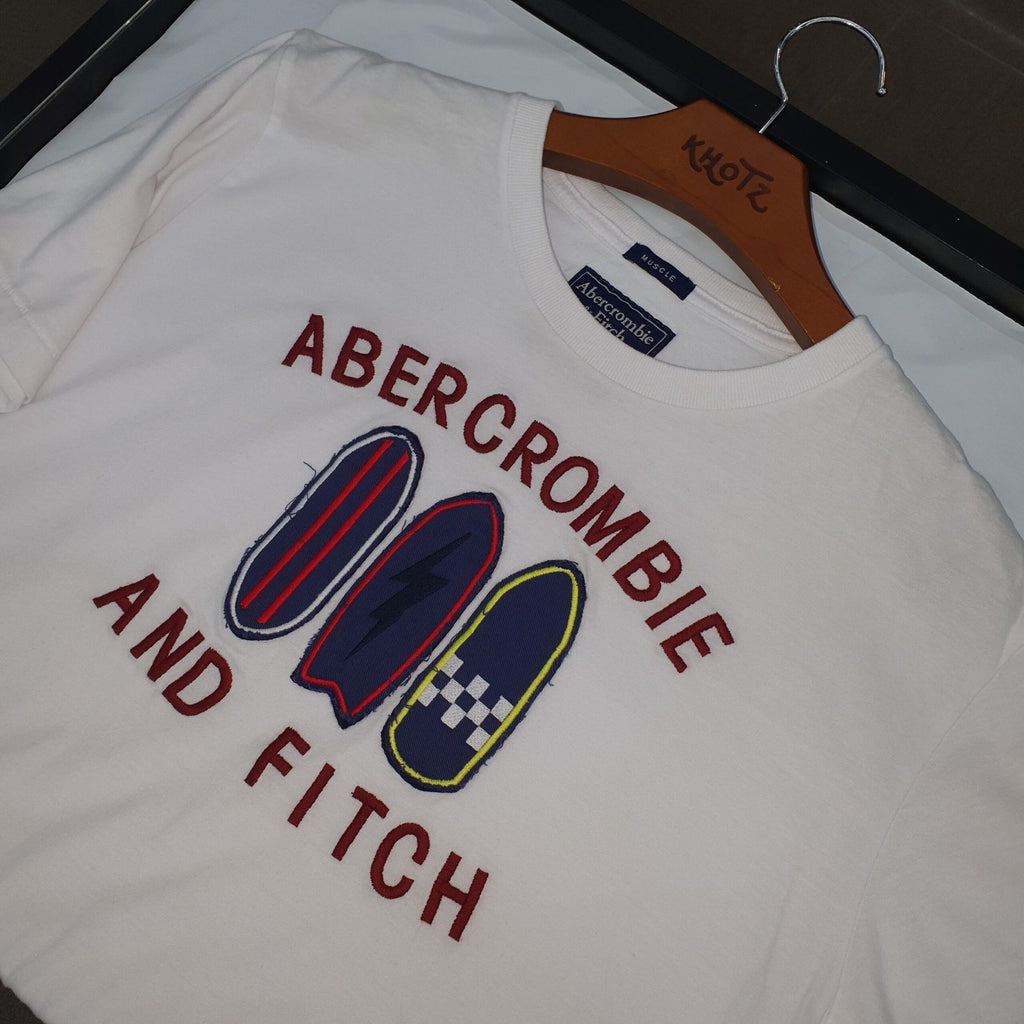 Camiseta Abercrombie Masculina Branca Estampa Pranchas