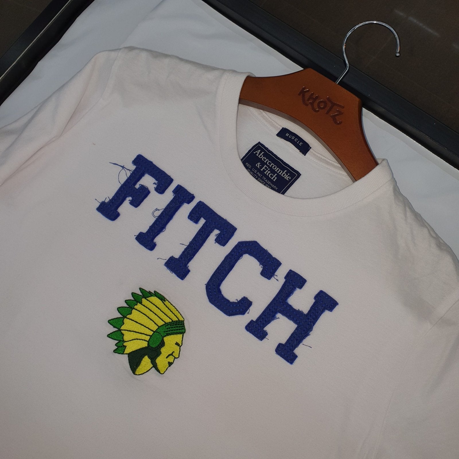 Camiseta Abercrombie Masculina Branca Estampa Índio Amarelo