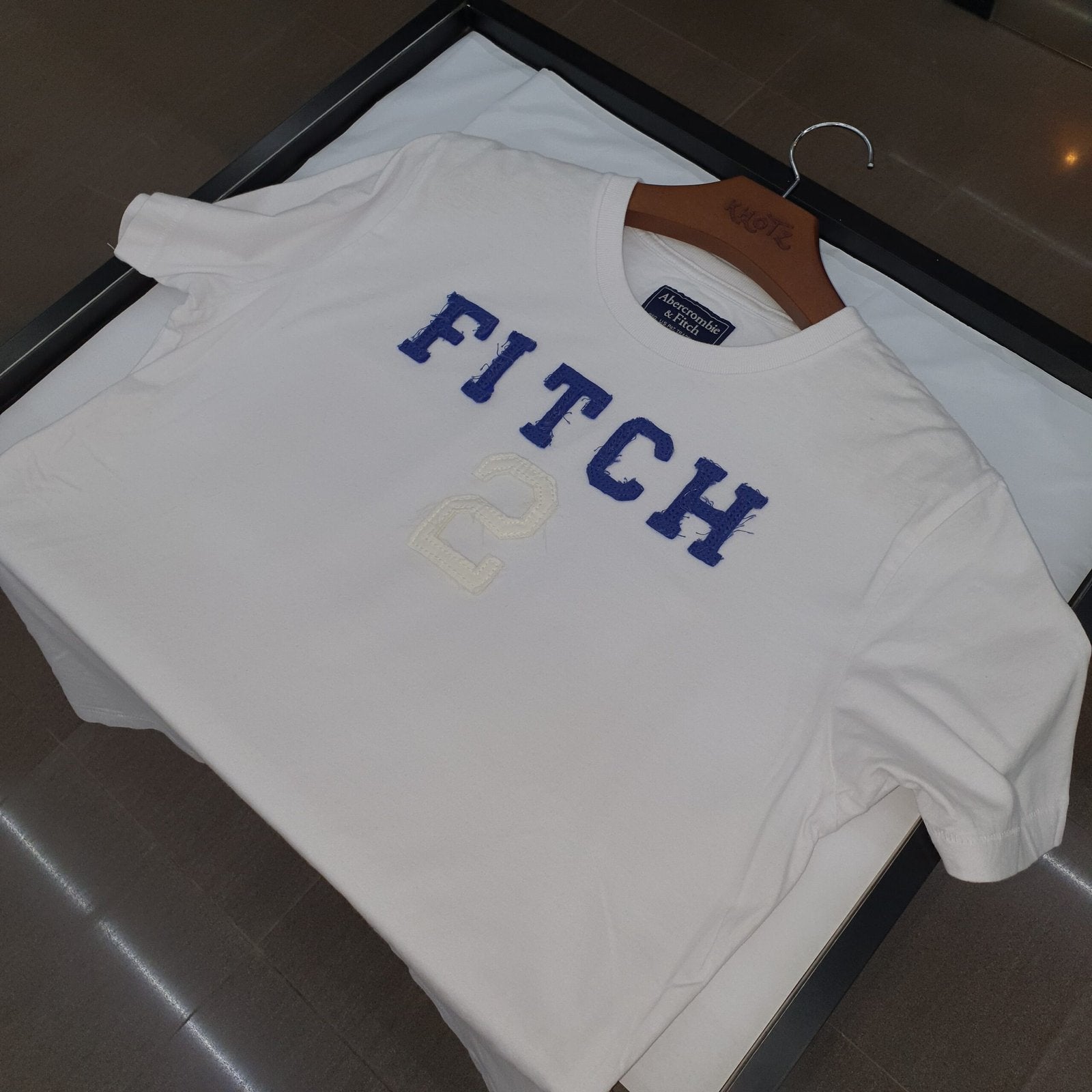 Camiseta Abercrombie Masculina Branca Estampa Fitch Azul