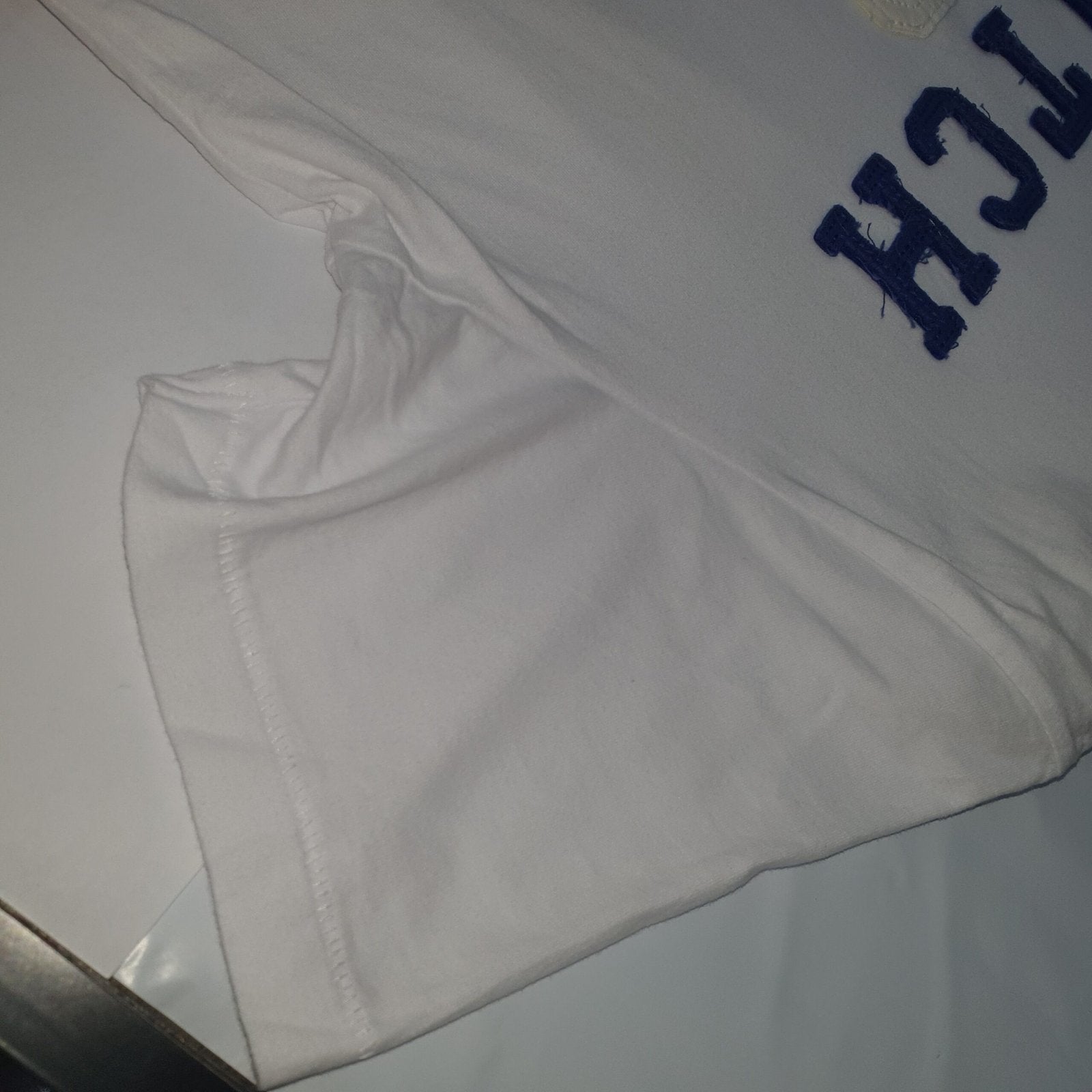 Camiseta Abercrombie Masculina Branca Estampa Fitch Azul