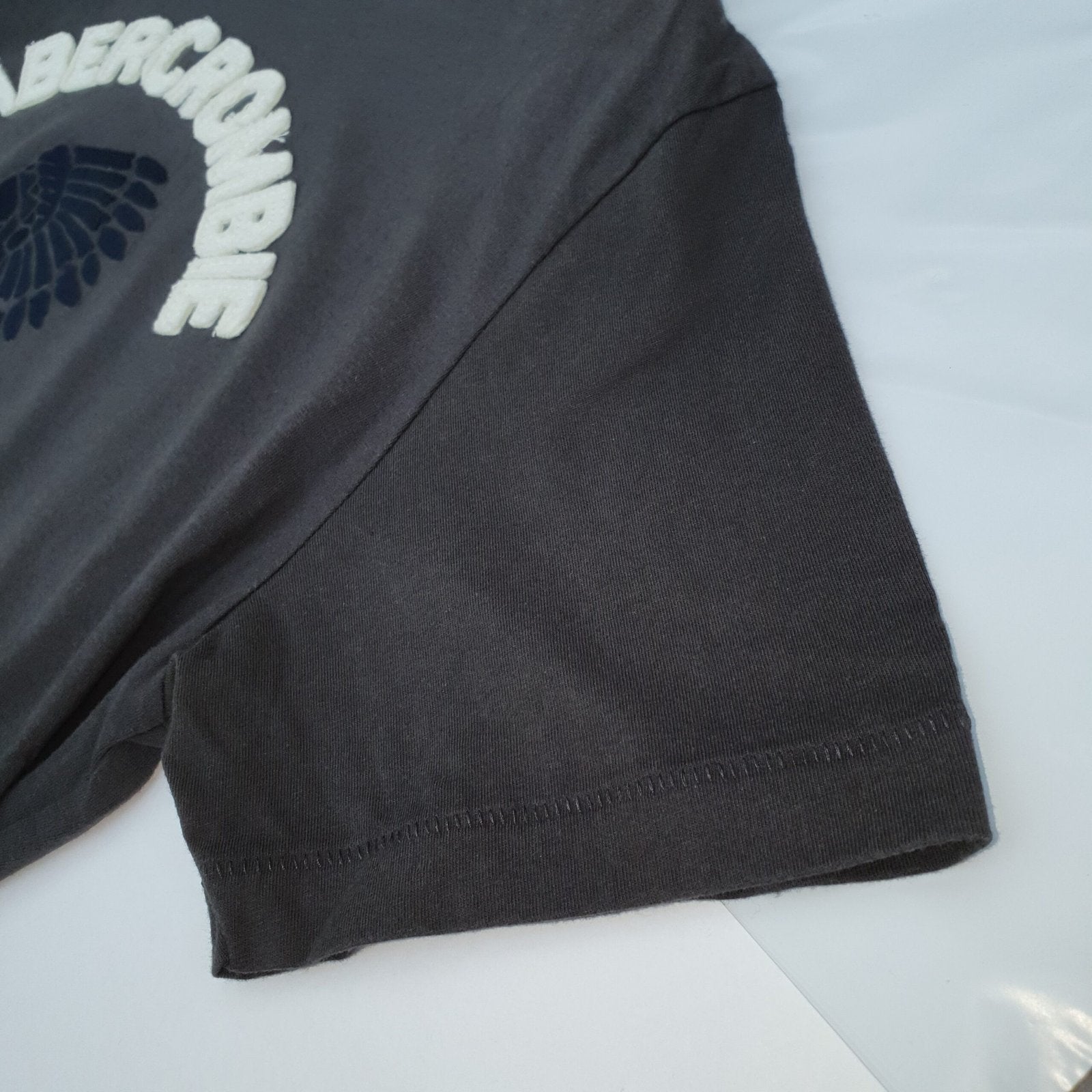 Camiseta Abercrombie Masculina Chumbo Estampa Índio cor Petróleo