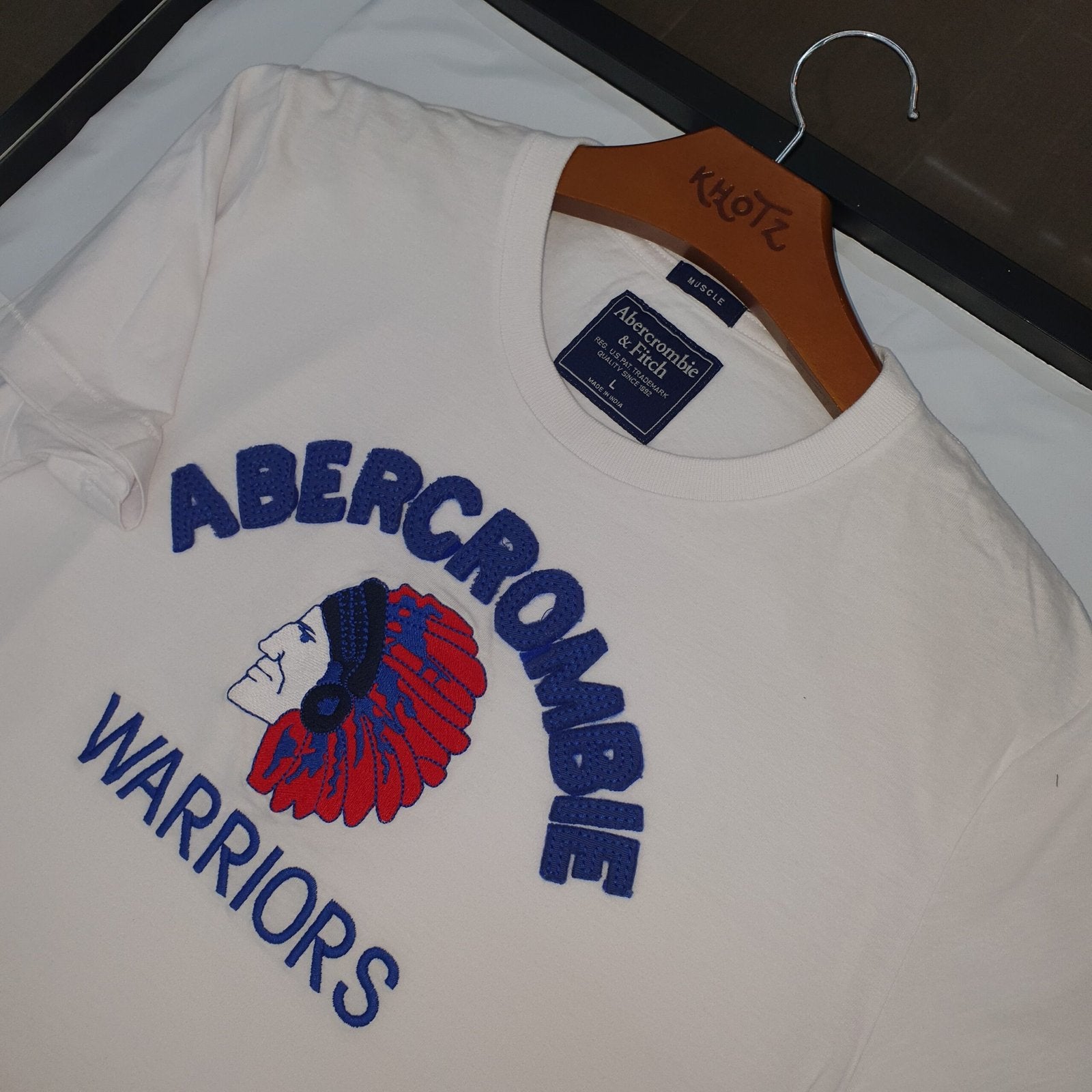 Camiseta Abercrombie Masculina Branca Estampa Índio Warriors