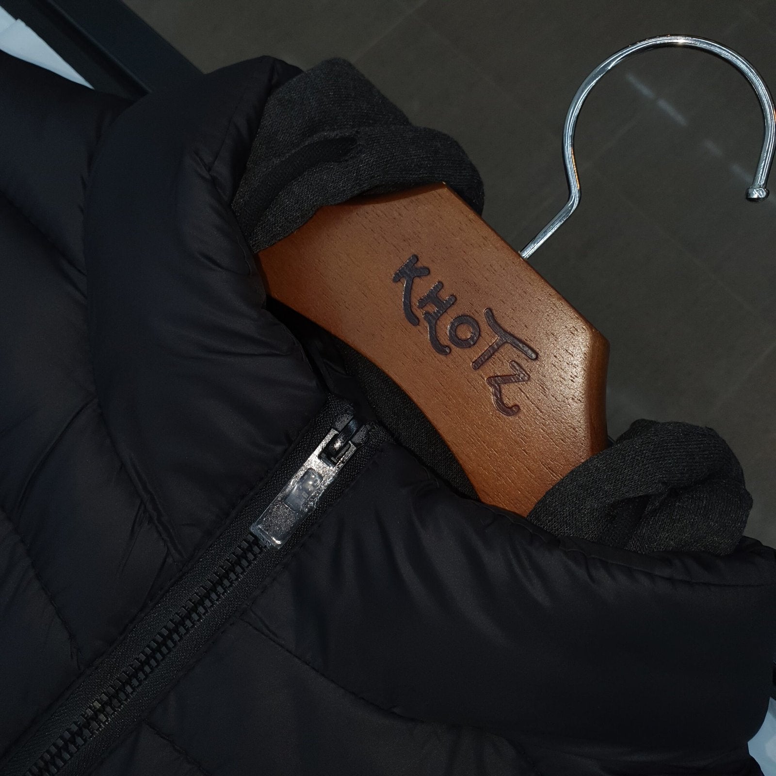 Jaqueta Puffer Ralph Lauren Capuz retirável Preta com Pony Vermelho