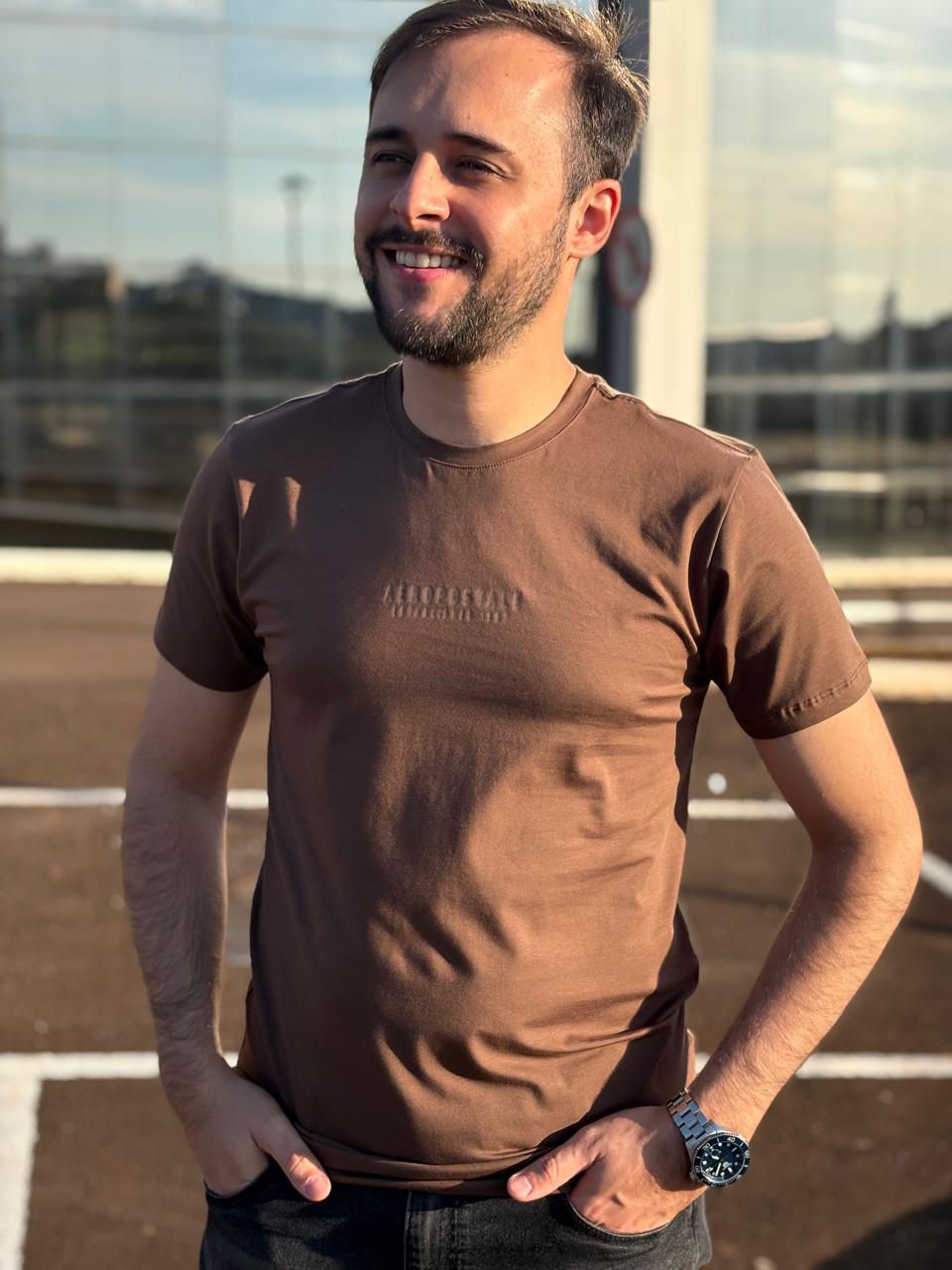 Camiseta Aeropostale Masculina Marrom Estampa Minimalista Tecido Pima