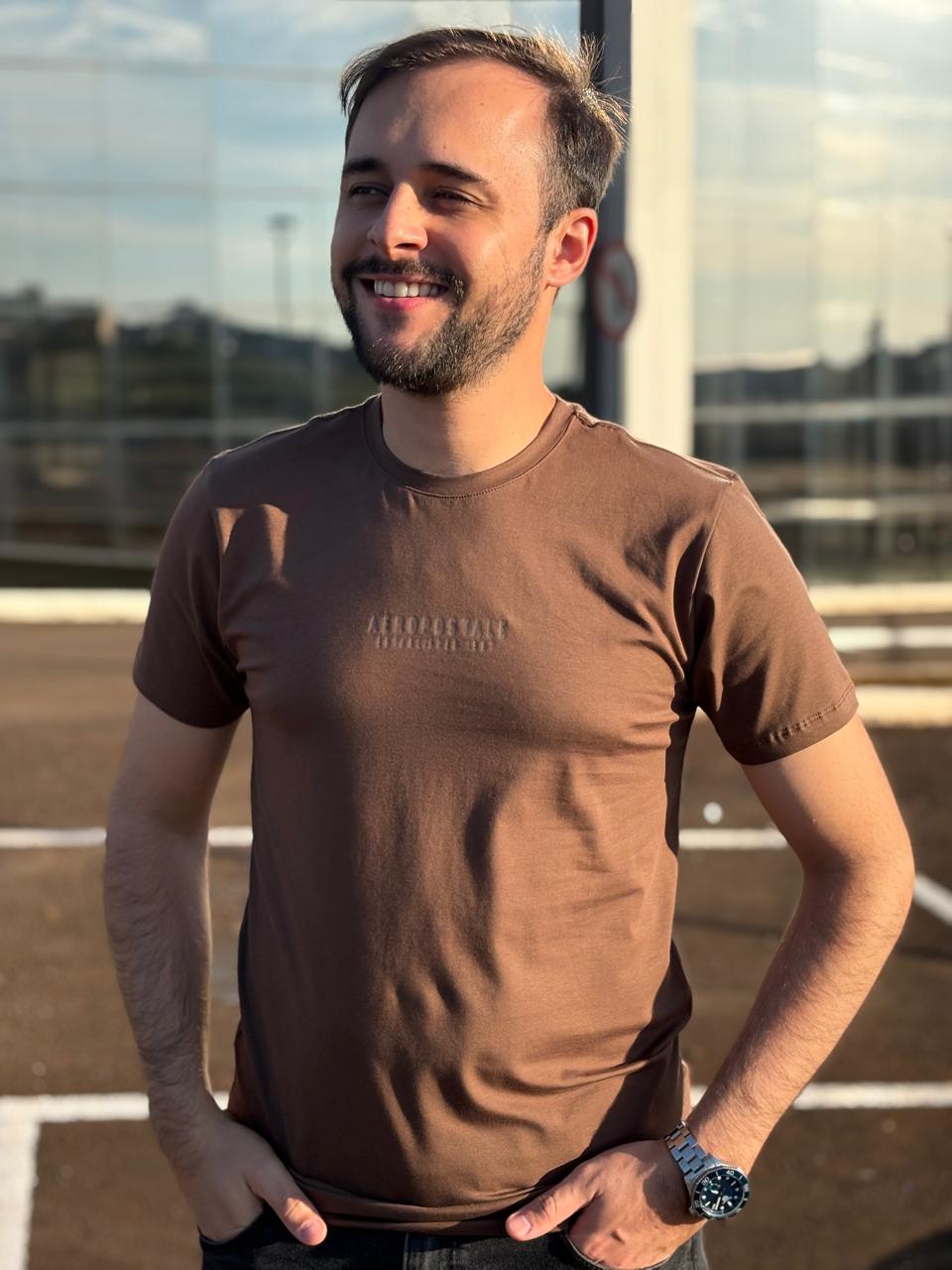 Camiseta Aeropostale Masculina Marrom Estampa Minimalista Tecido Pima
