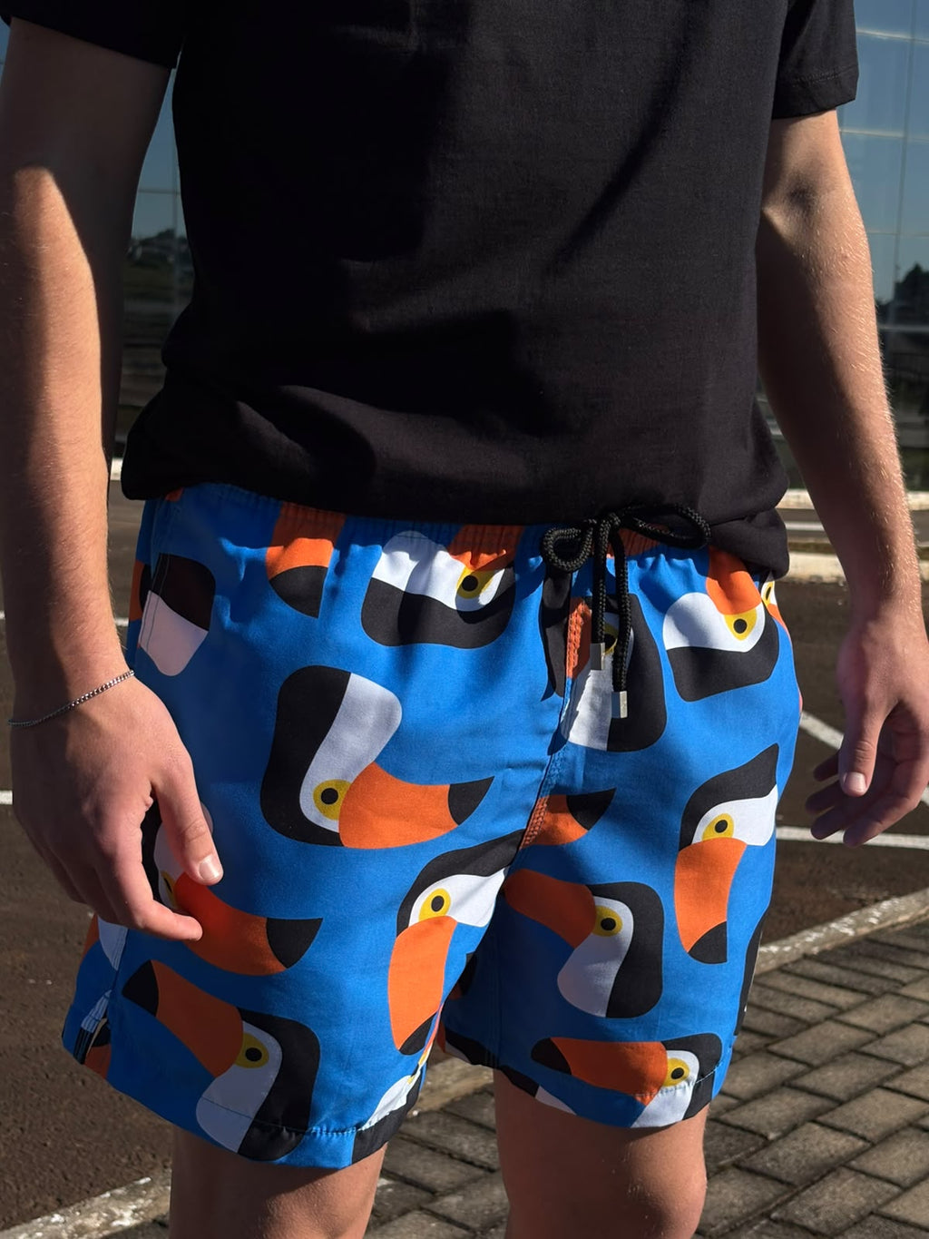 Shorts Praia Masculino Khotz Estampa Tucano Azul com Ponteiras em Metal