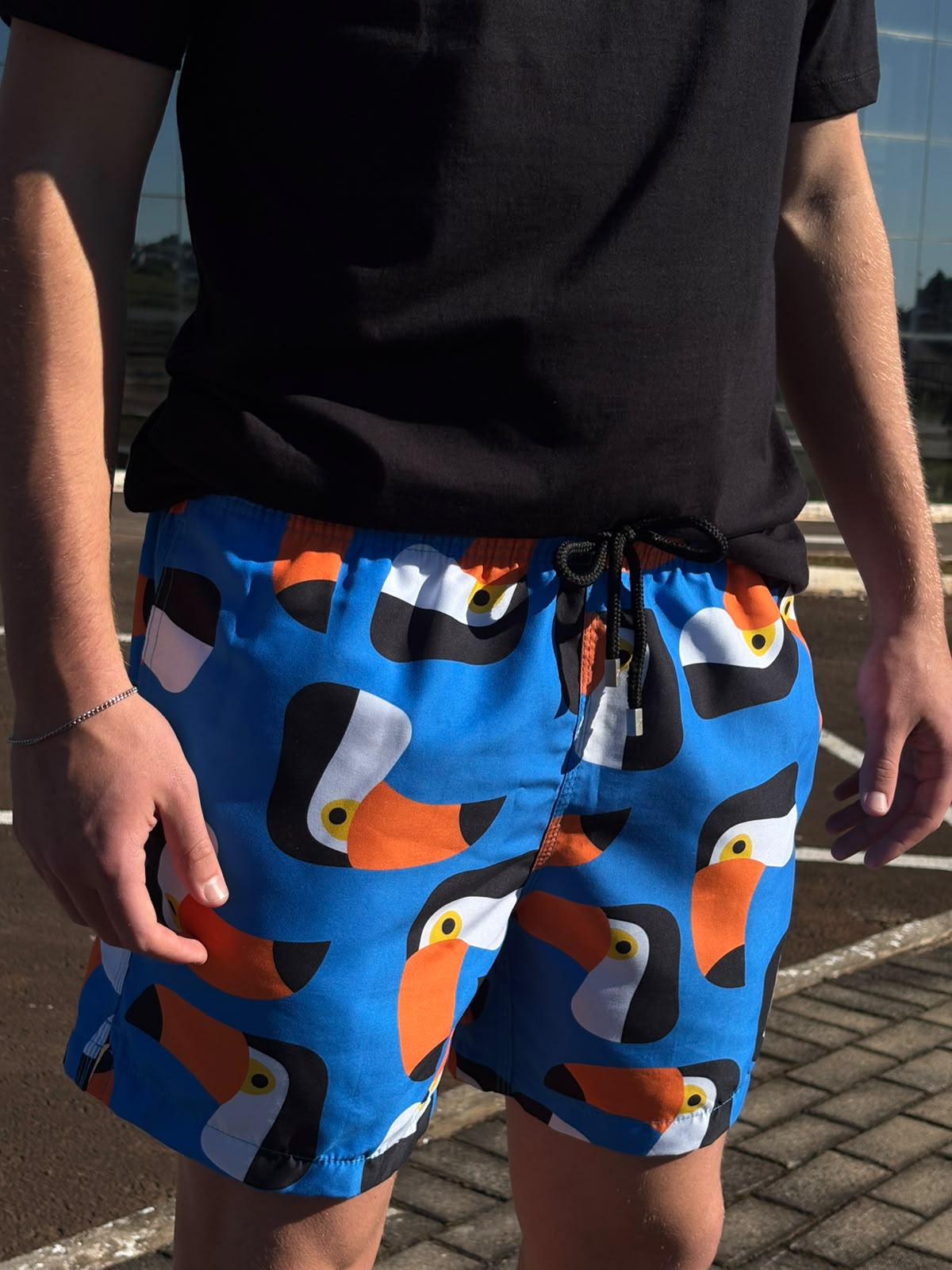 Shorts Praia Masculino Khotz Estampa Tucano Azul com Ponteiras em Metal