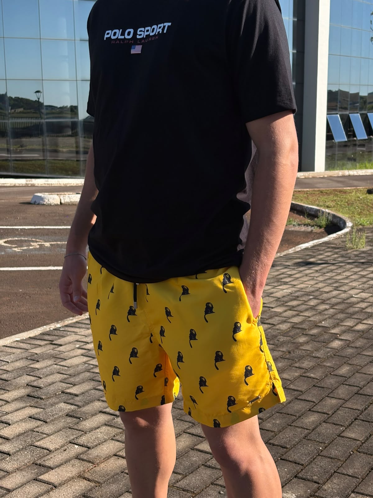 Shorts Praia Masculino Khotz Amarelo Estampa Macaco com Ponteiras em Metal