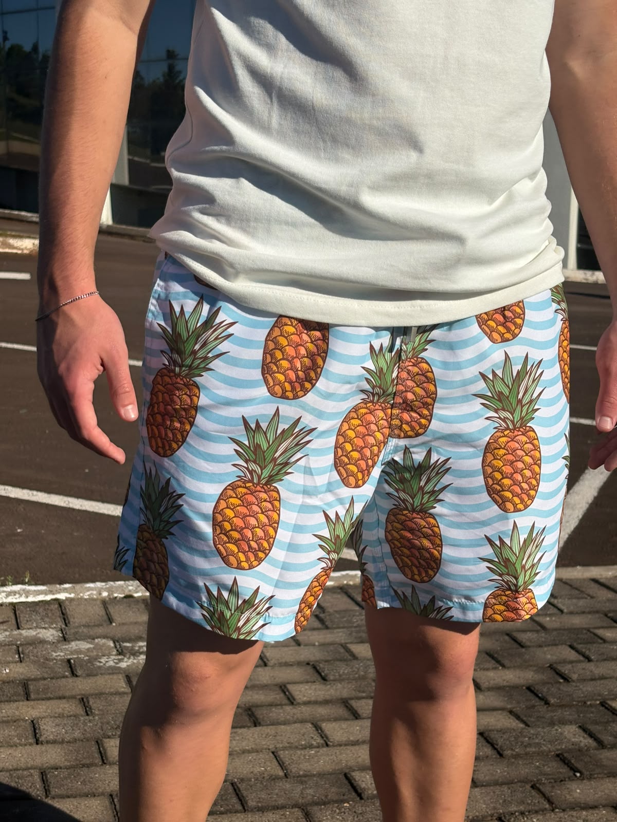 Shorts Praia Masculino Khotz Estampa Abacaxi com Ponteiras em Metal