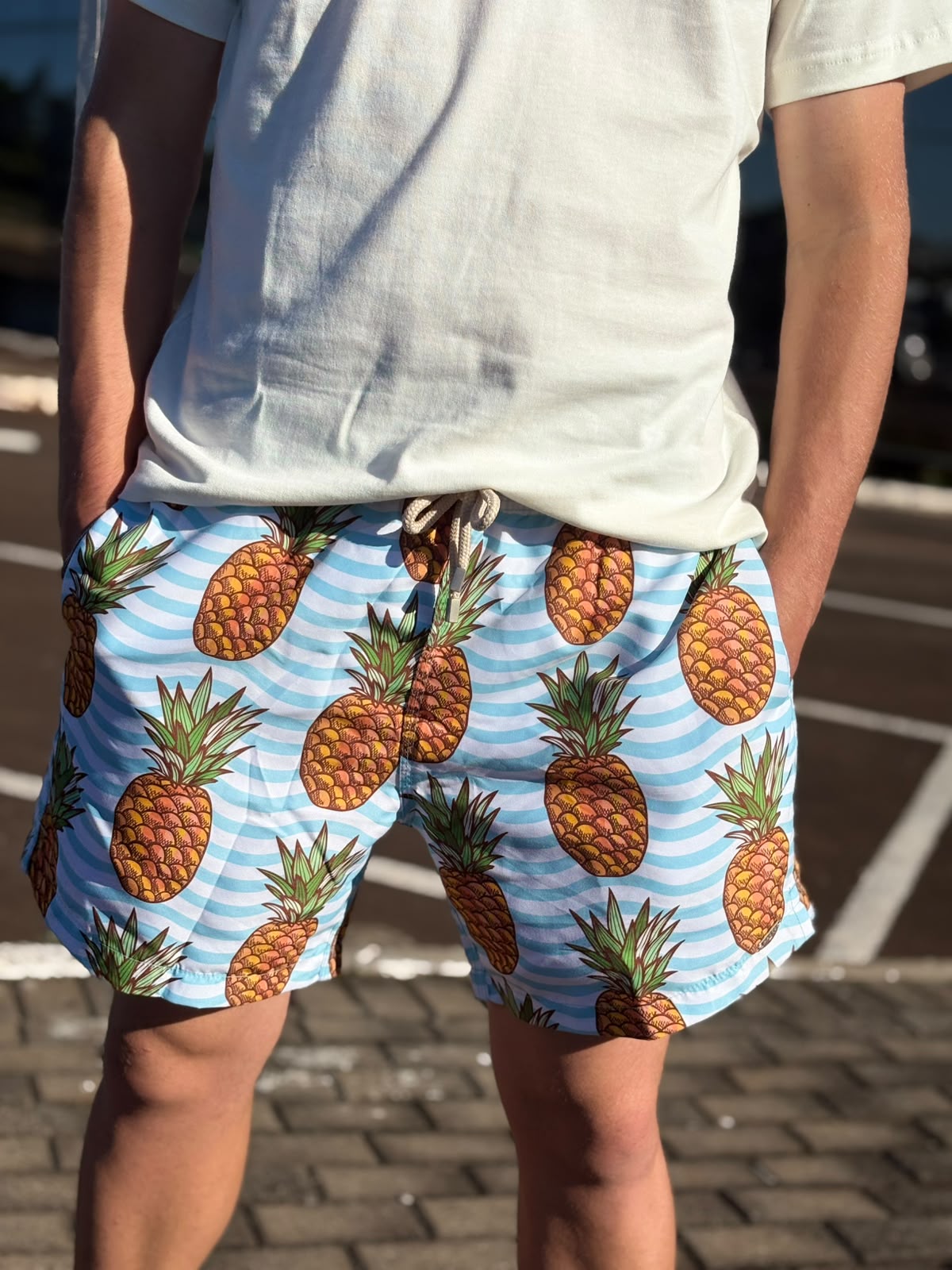 Shorts Praia Masculino Khotz Estampa Abacaxi com Ponteiras em Metal