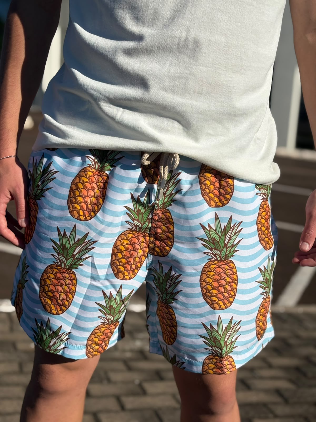Shorts Praia Masculino Khotz Estampa Abacaxi com Ponteiras em Metal