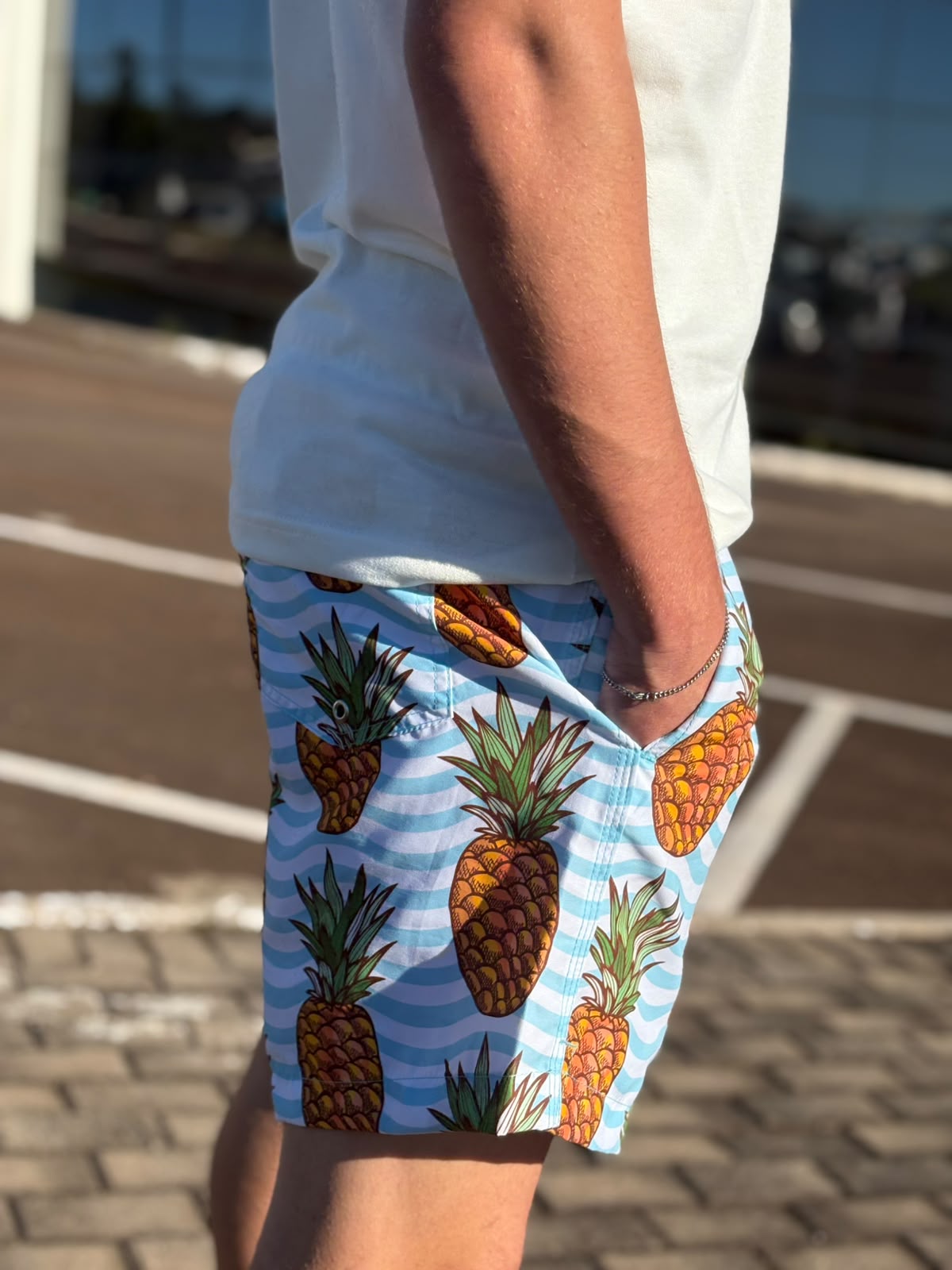 Shorts Praia Masculino Khotz Estampa Abacaxi com Ponteiras em Metal