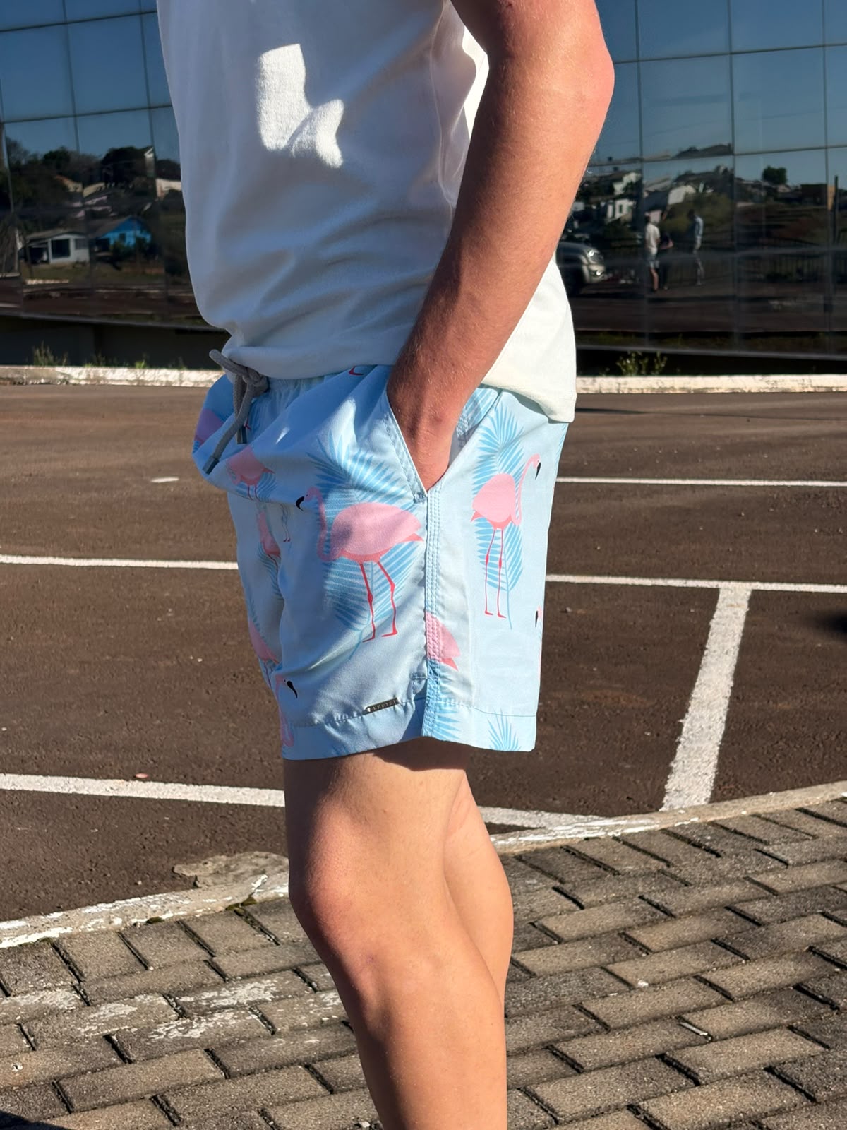 Shorts Praia Masculino Khotz Estampa Flamingo Azul com Ponteiras em Metal