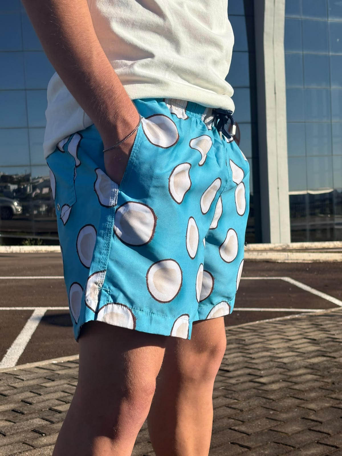 Shorts Praia Masculino Khotz Estampa Coco com Ponteiras em Metal