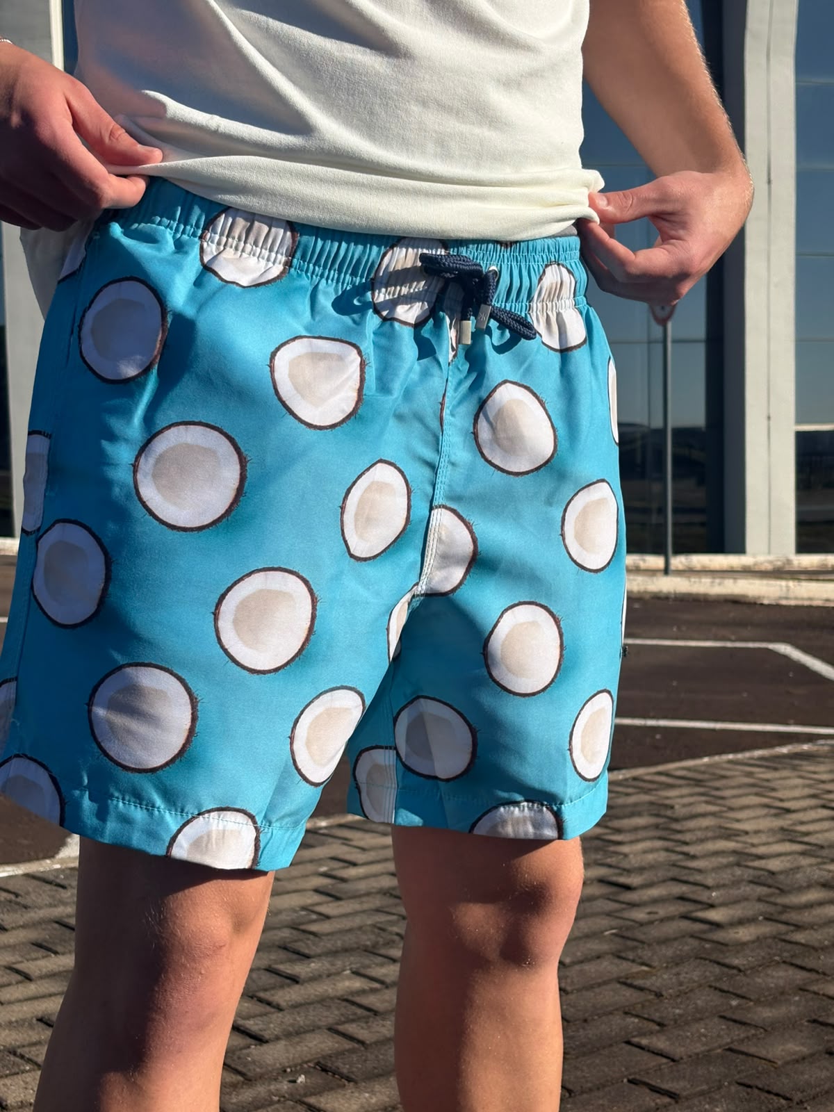 Shorts Praia Masculino Khotz Estampa Coco com Ponteiras em Metal