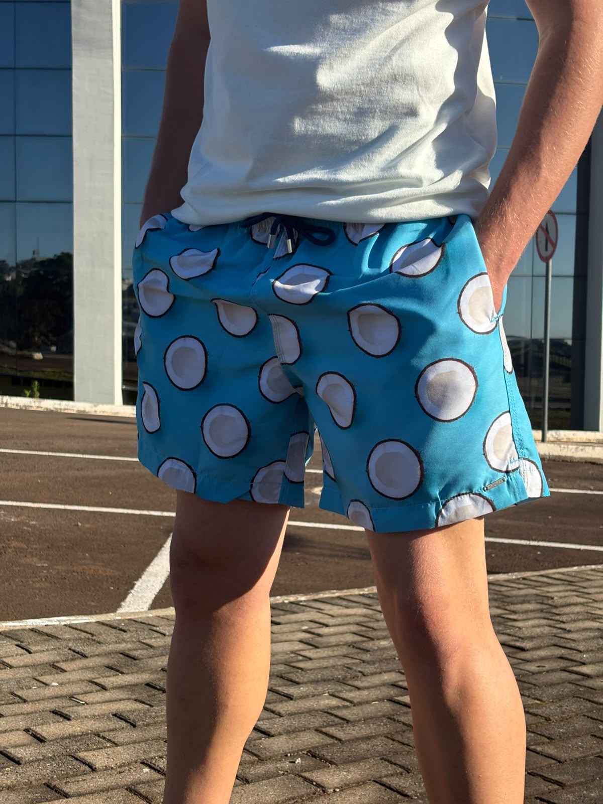 Shorts Praia Masculino Khotz Estampa Coco com Ponteiras em Metal
