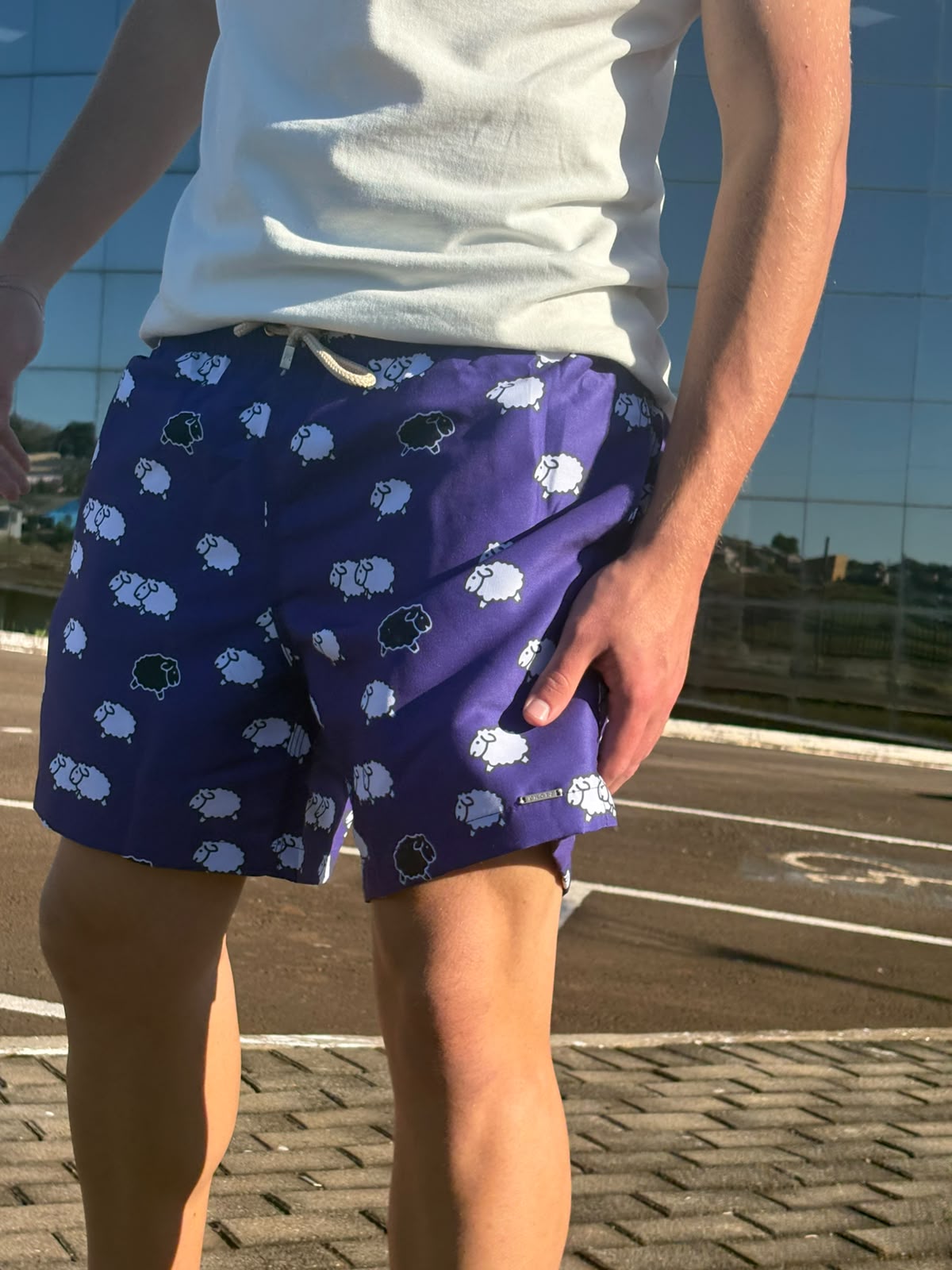 Shorts Praia Masculino Khotz Estampa Oveja Púrpura com Ponteiras em Metal