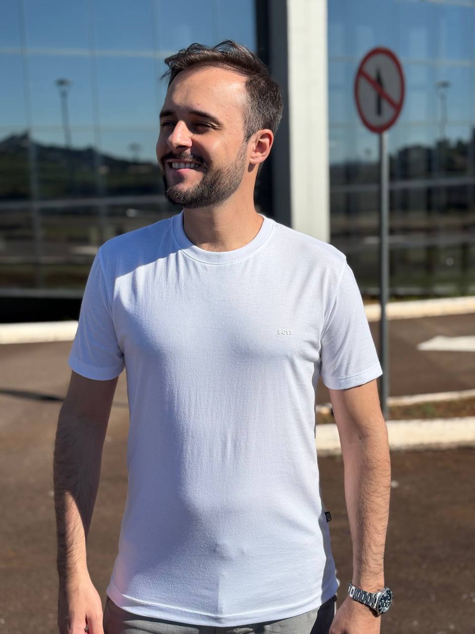 Camiseta Básica Masculina Hugo Boss Branca Logo Clássico Peito