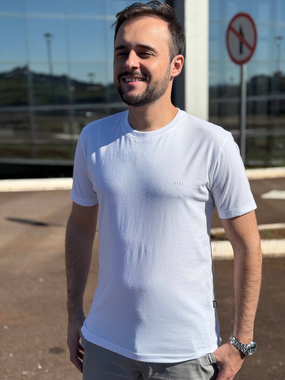 Camiseta Básica Masculina Hugo Boss Branca Logo Clássico Peito