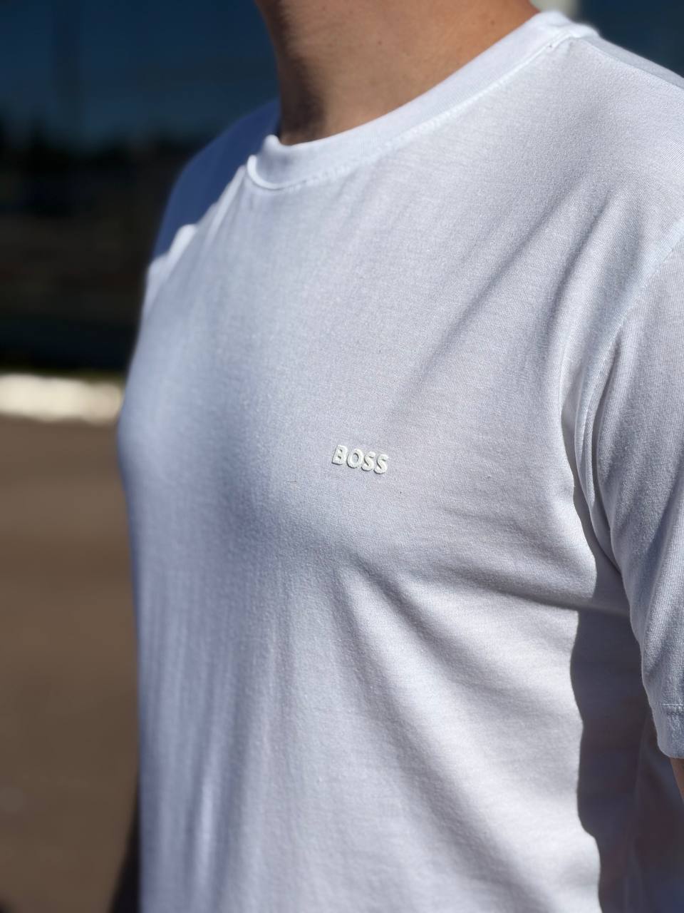 Camiseta Básica Masculina Hugo Boss Branca Logo Clássico Peito