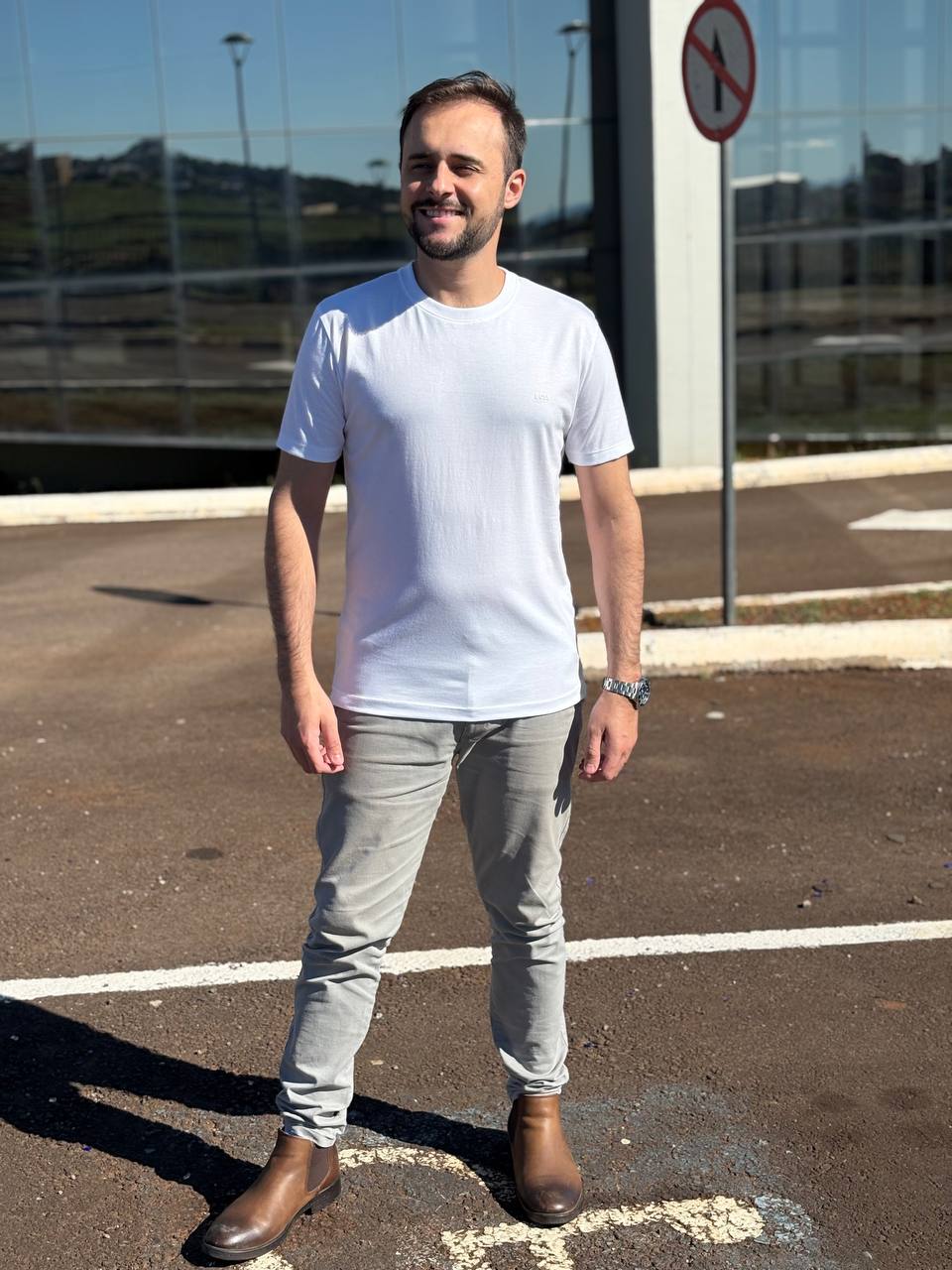 Camiseta Básica Masculina Hugo Boss Branca Logo Clássico Peito