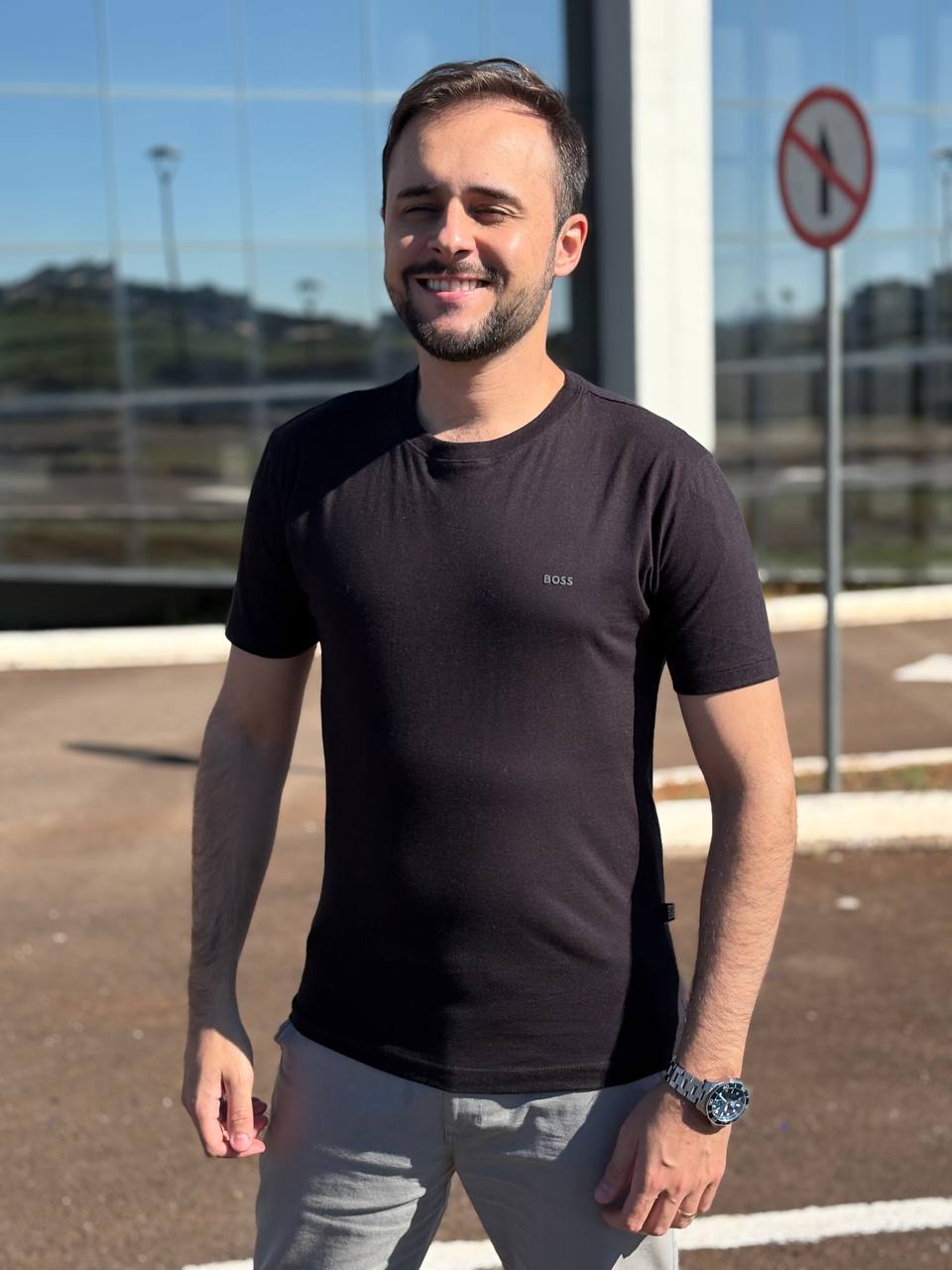 Camiseta Básica Masculina Hugo Boss Preta Logo Clássico Peito