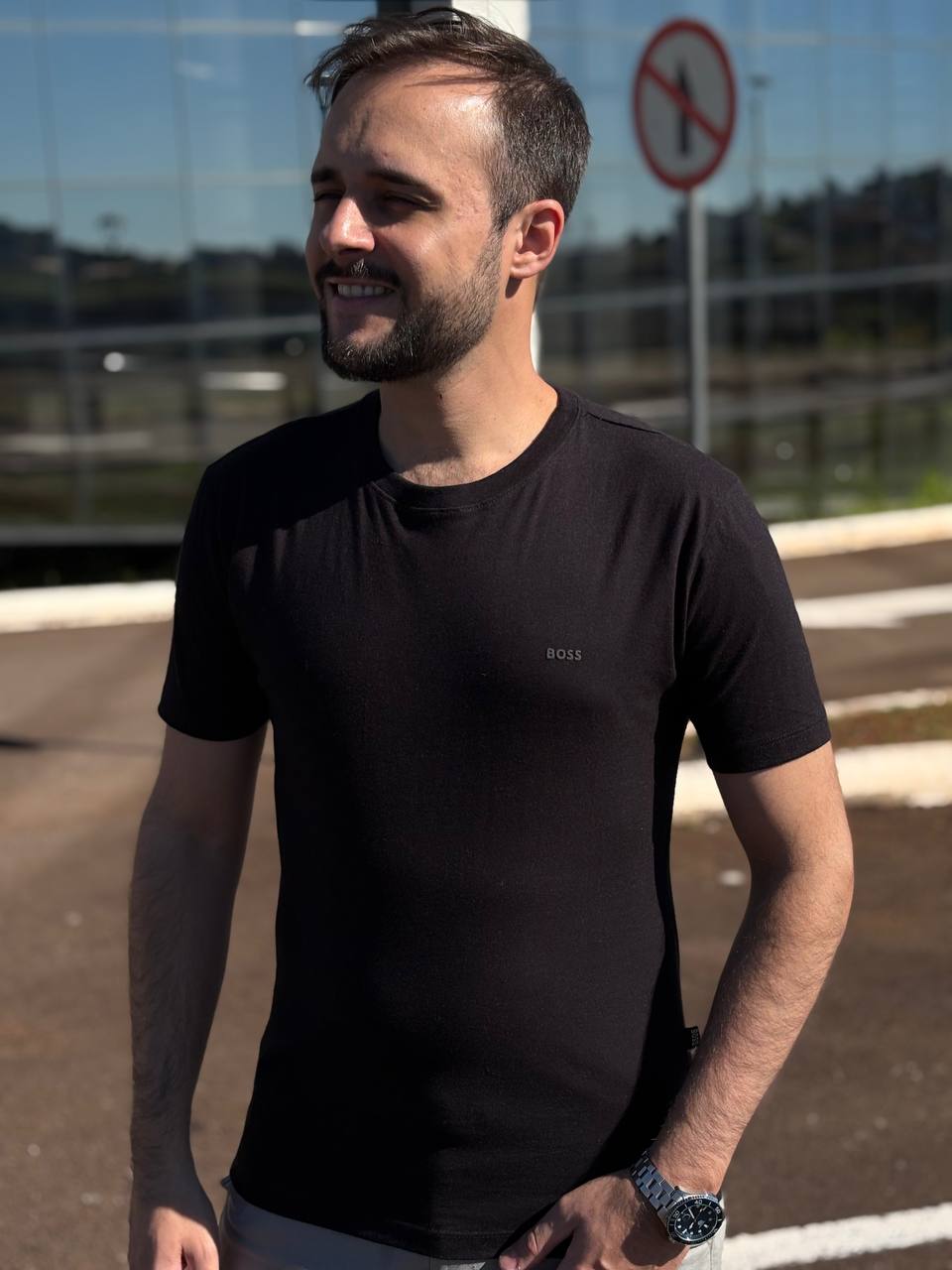 Camiseta Básica Masculina Hugo Boss Preta Logo Clássico Peito