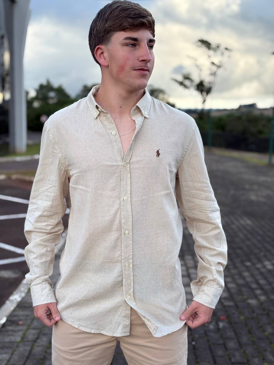Camisa Ralph Lauren Masculina Linho Praia cor Palha Pony Chocolate